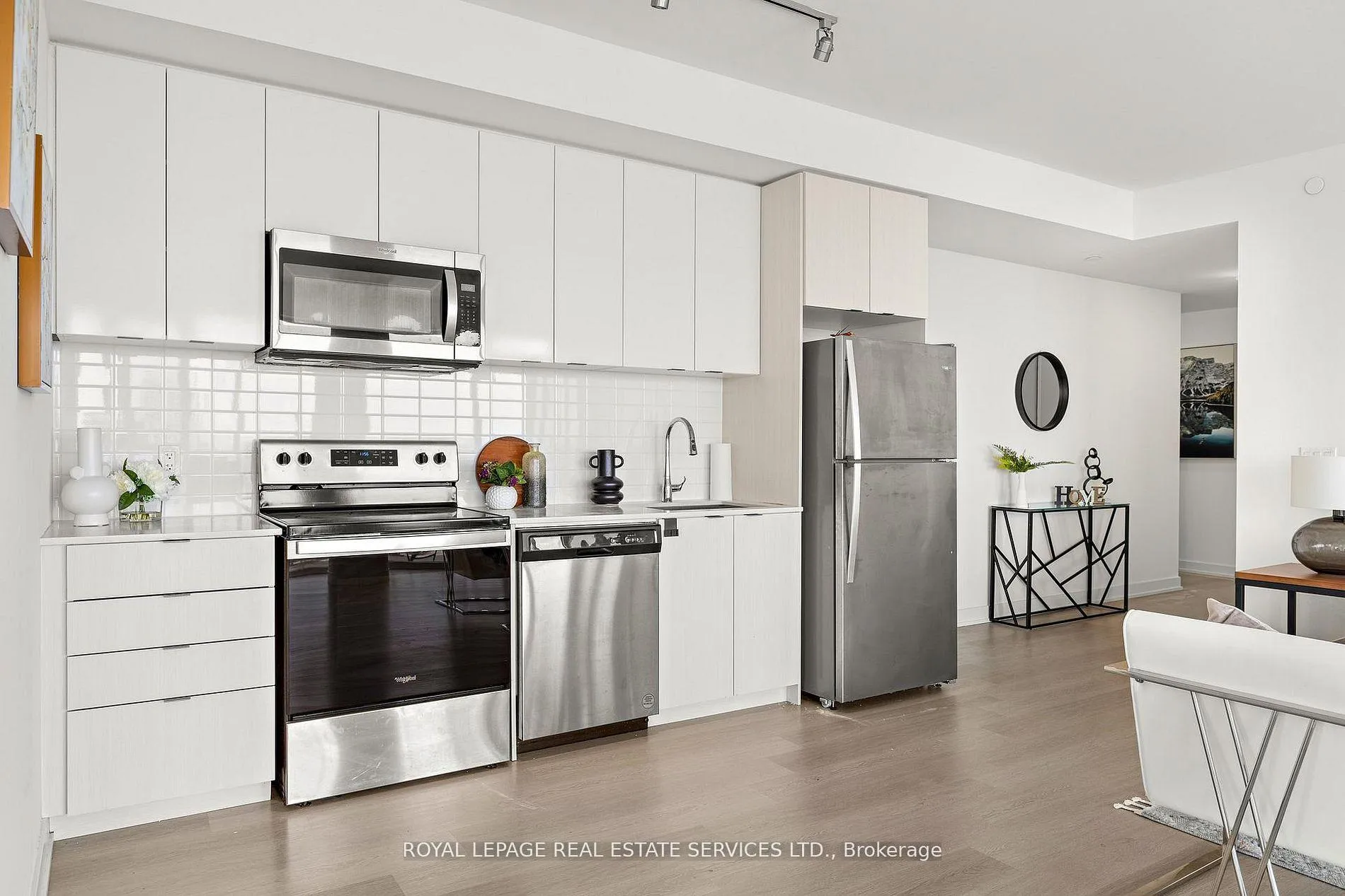 Photo 9 of Unit 907, 859 The Queensway, Etobicoke, Stonegate-Queensway — HOMEH