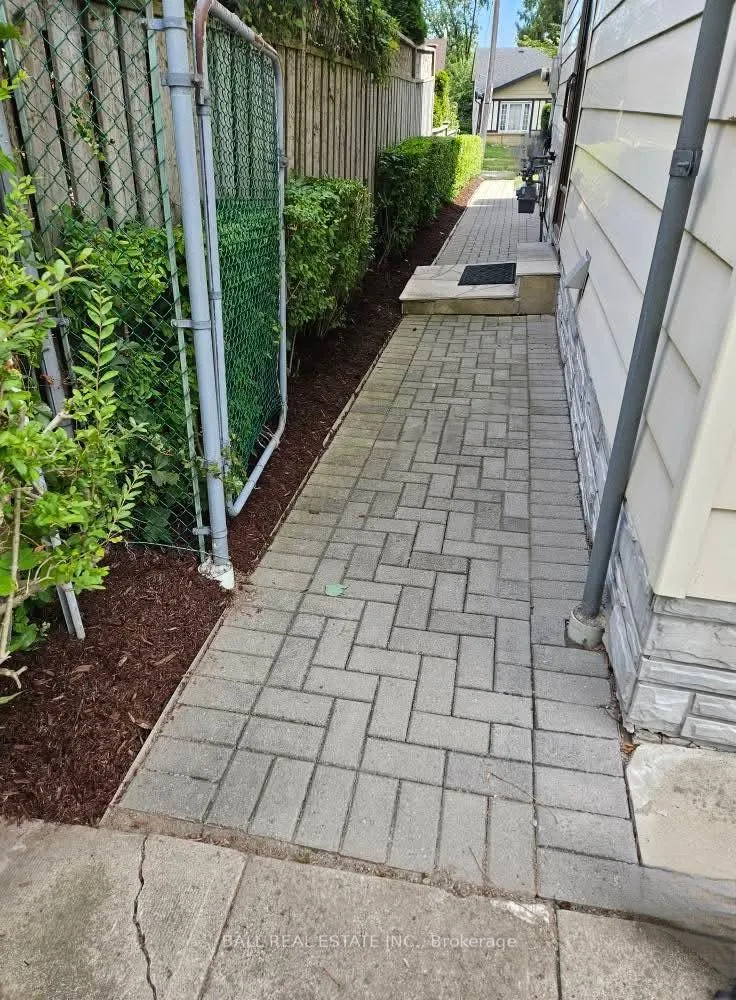 Photo 5 of 30 Thomas Street, Oshawa, Lakeview — HOMEH