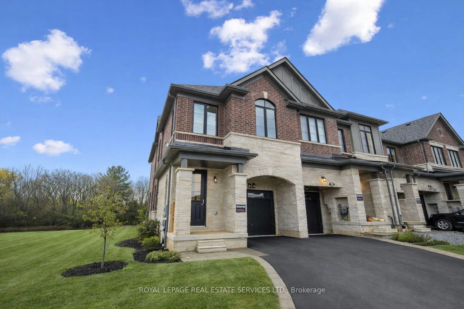 Photo 2 of 2090 Ellerston Common, Burlington, Tyandaga — HOMEH