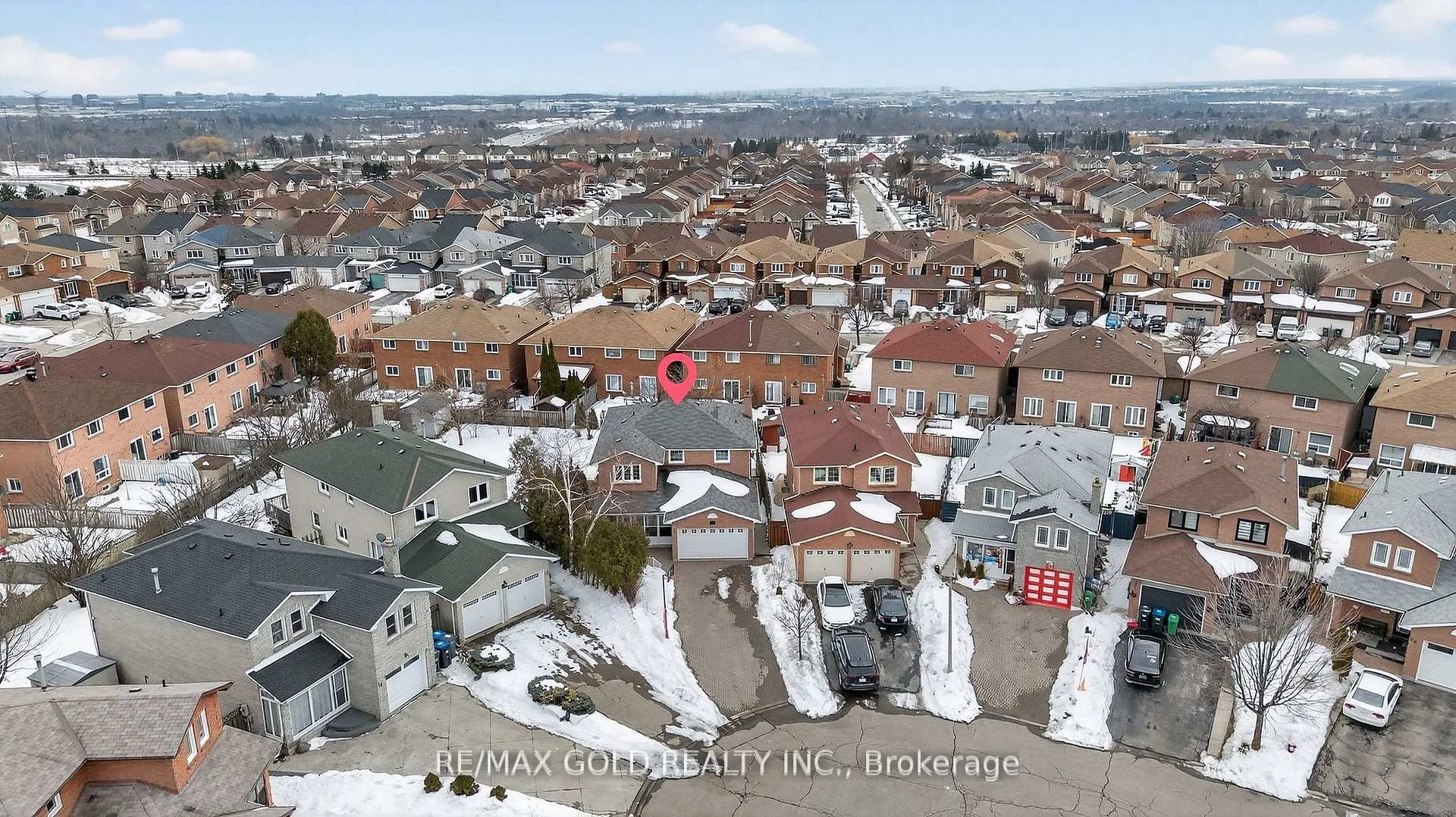 Photo 2 of 16 Rodwell Court, Brampton, Fletcher's Creek South — HOMEH