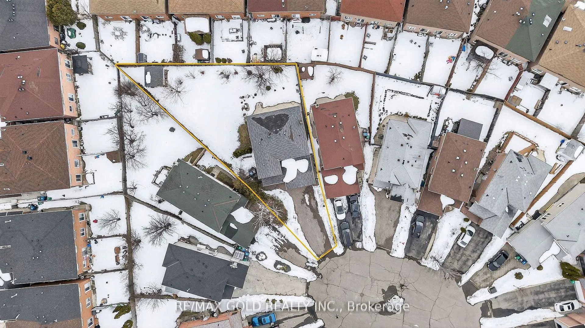 Photo 3 of 16 Rodwell Court, Brampton, Fletcher's Creek South — HOMEH