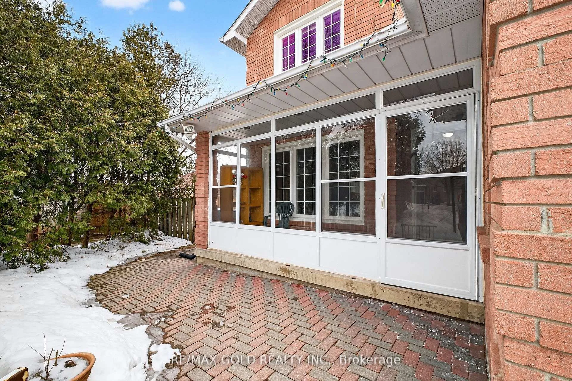 Photo 4 of 16 Rodwell Court, Brampton, Fletcher's Creek South — HOMEH