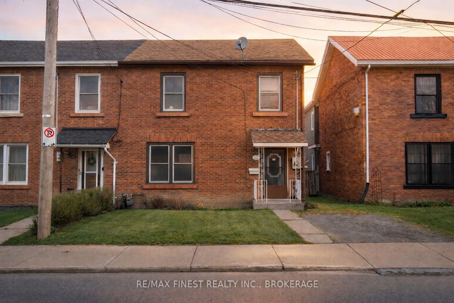 Photo 1 of 137 Stephen Street, Kingston, East of Sir John A. Blvd — HOMEH