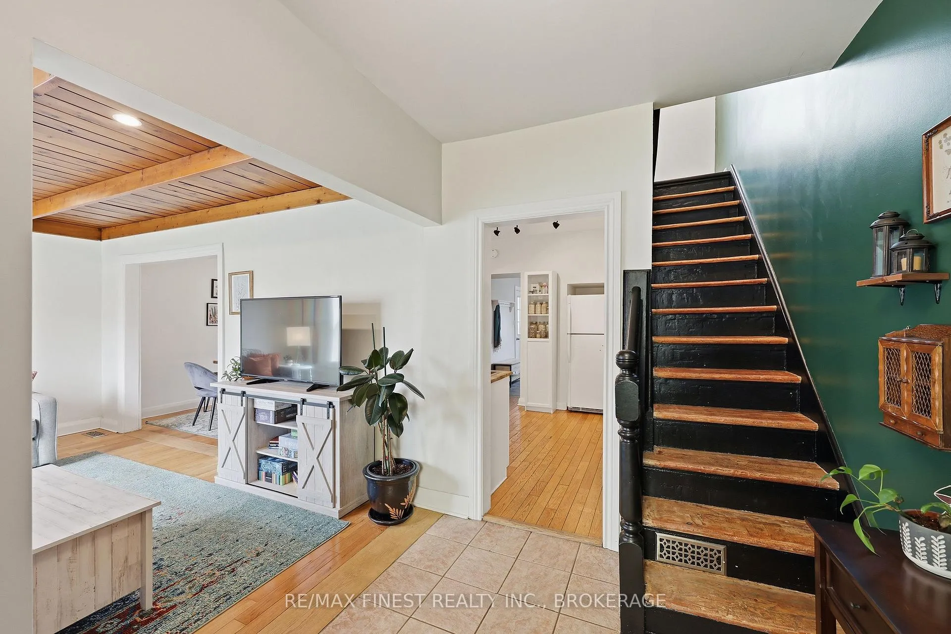 Photo 3 of 137 Stephen Street, Kingston, East of Sir John A. Blvd — HOMEH