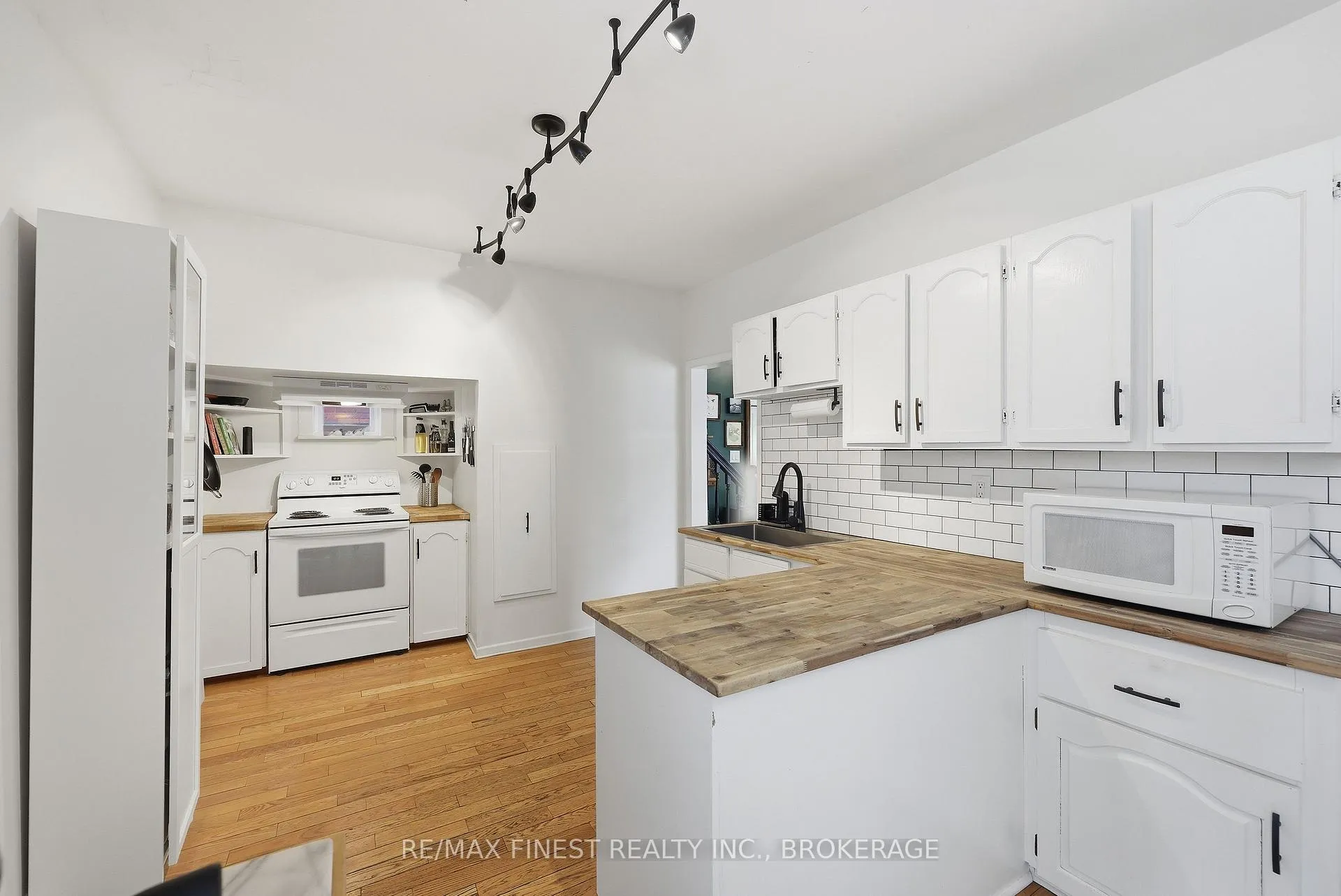Photo 8 of 137 Stephen Street, Kingston, East of Sir John A. Blvd — HOMEH