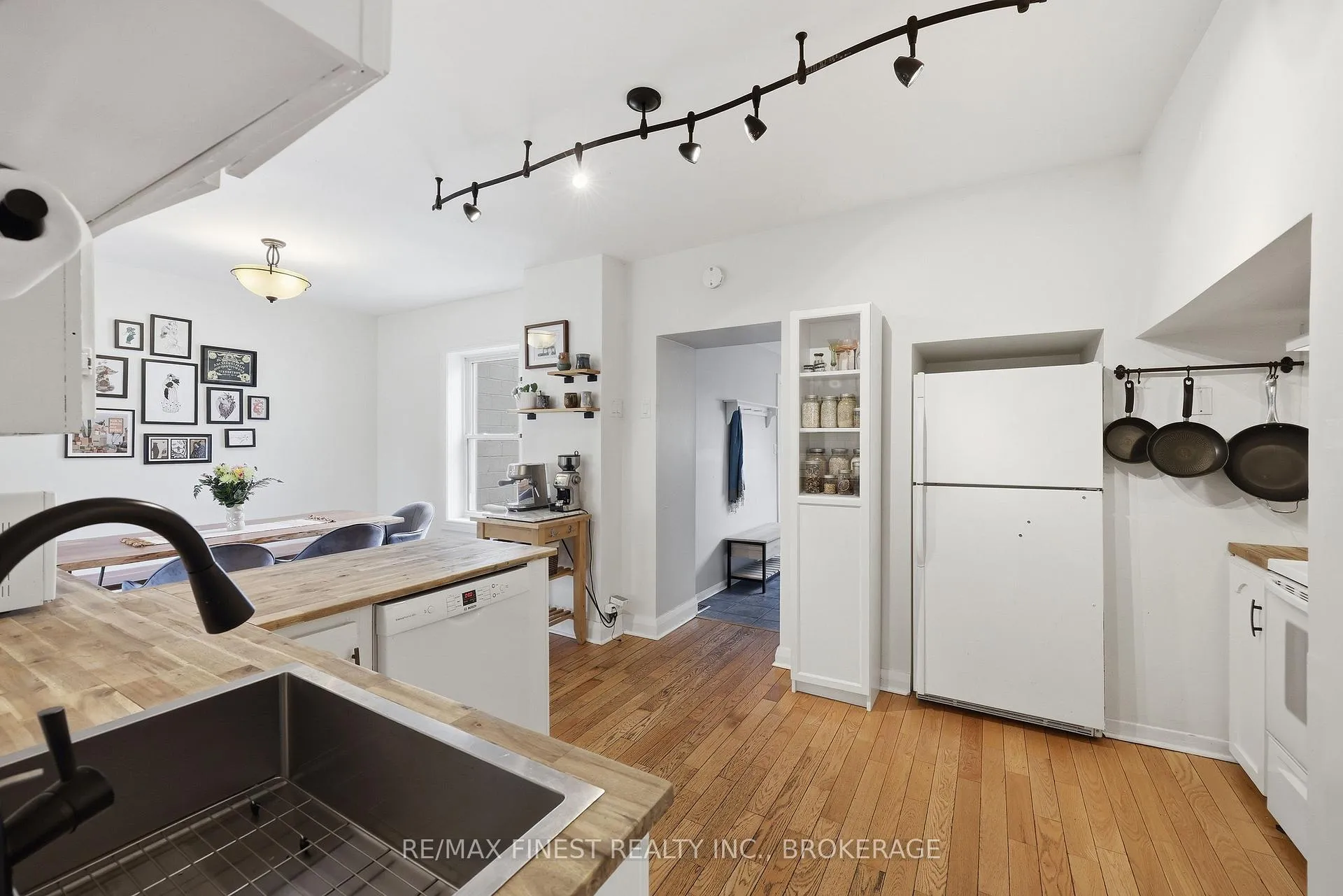 Photo 11 of 137 Stephen Street, Kingston, East of Sir John A. Blvd — HOMEH