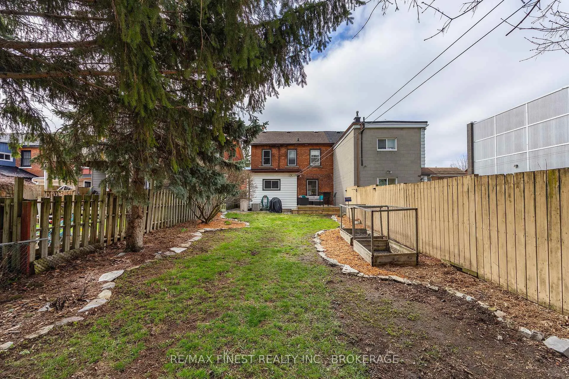Photo 31 of 137 Stephen Street, Kingston, East of Sir John A. Blvd — HOMEH