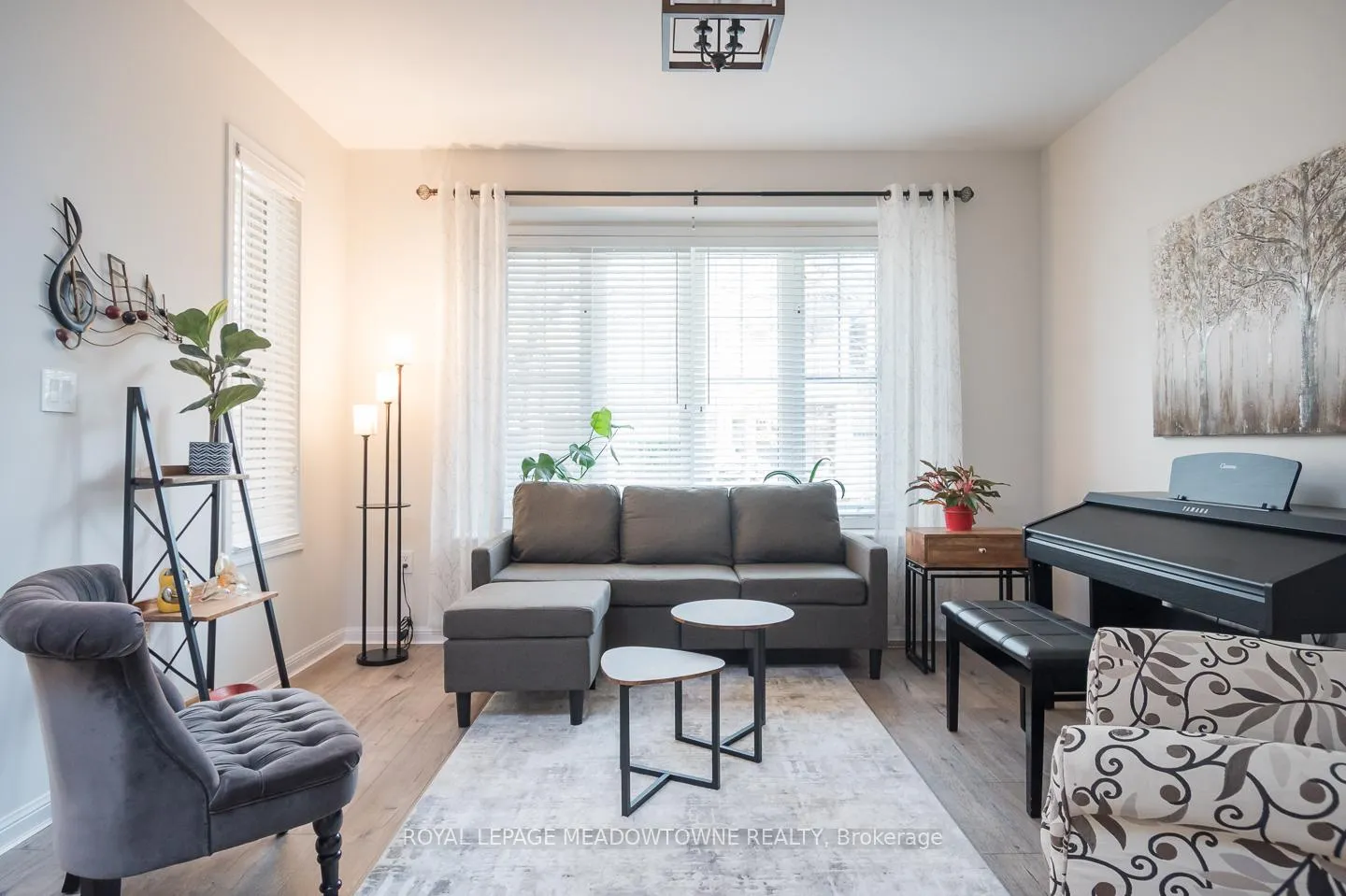 Photo 5 of 720 Lingen Crescent, Milton, Coates — HOMEH
