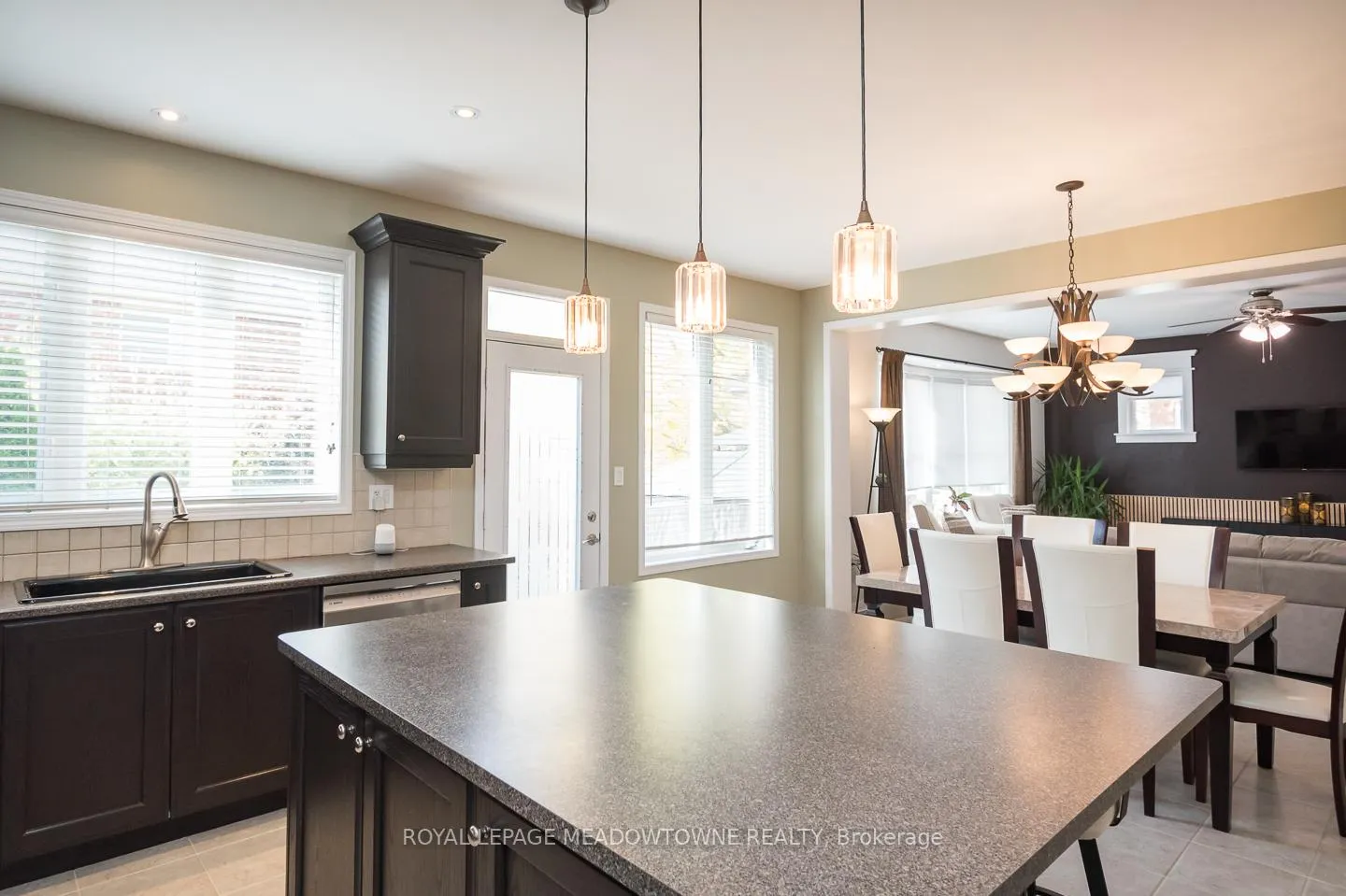 Photo 9 of 720 Lingen Crescent, Milton, Coates — HOMEH