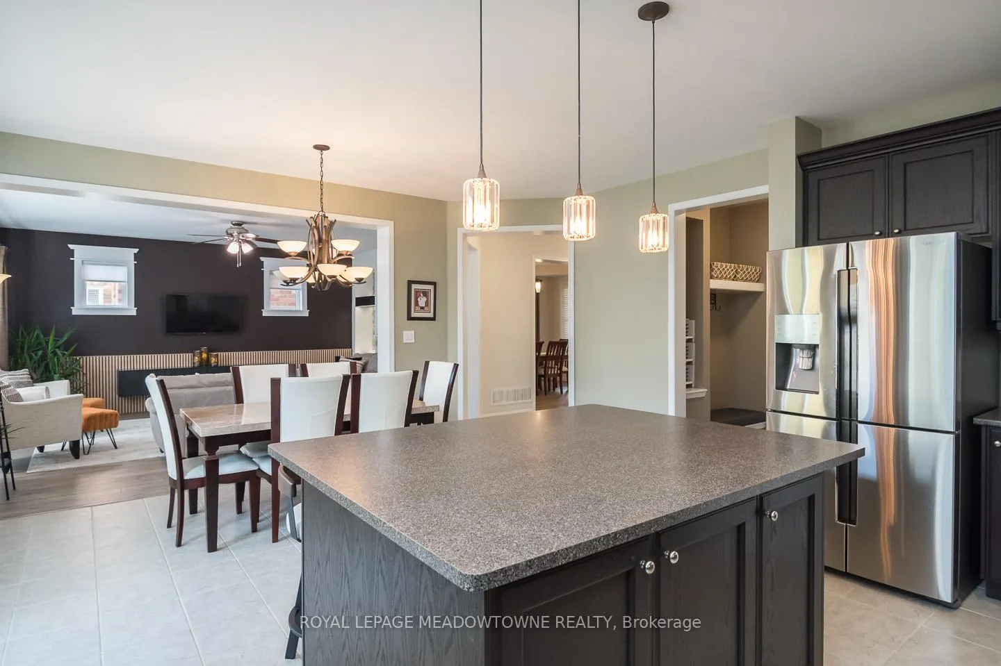 Photo 10 of 720 Lingen Crescent, Milton, Coates — HOMEH