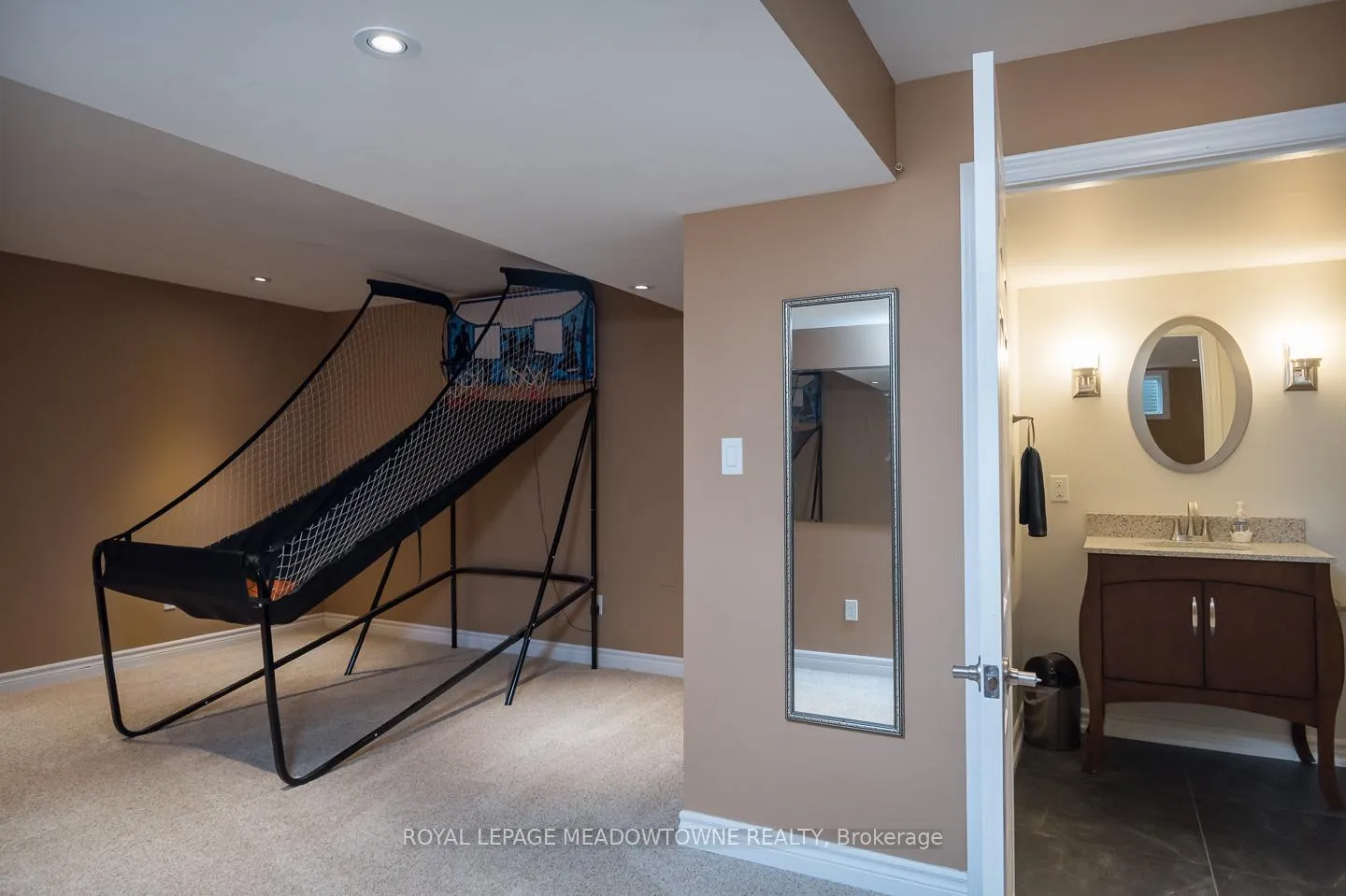 Photo 32 of 720 Lingen Crescent, Milton, Coates — HOMEH