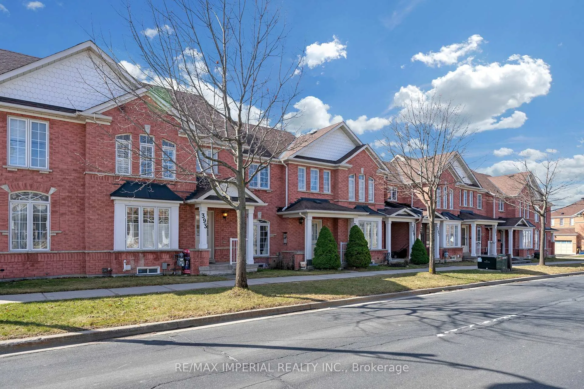 Photo 3 of 393 Bur Oak Avenue, Markham, Berczy — HOMEH