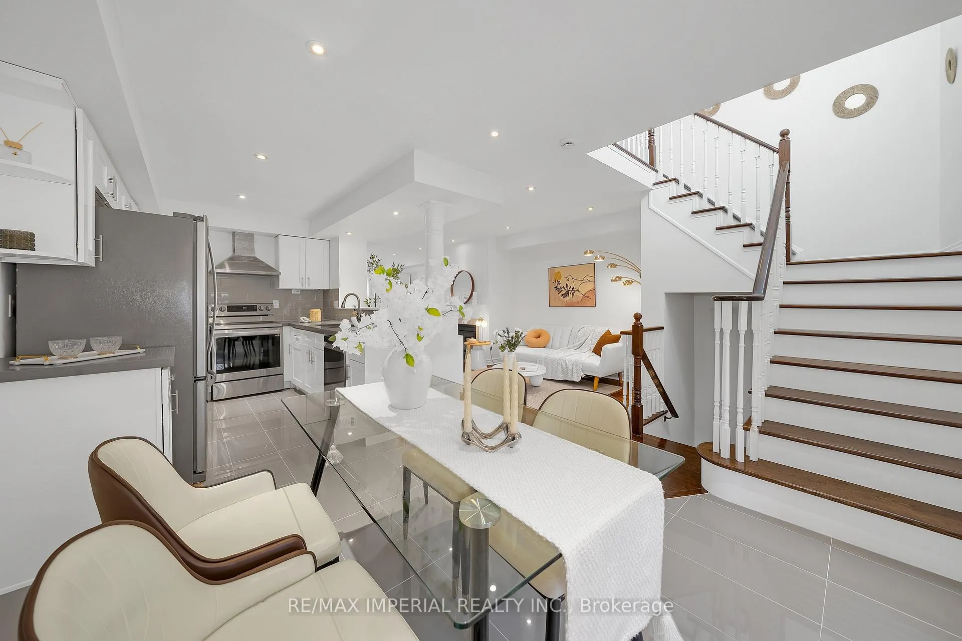 Photo 6 of 393 Bur Oak Avenue, Markham, Berczy — HOMEH