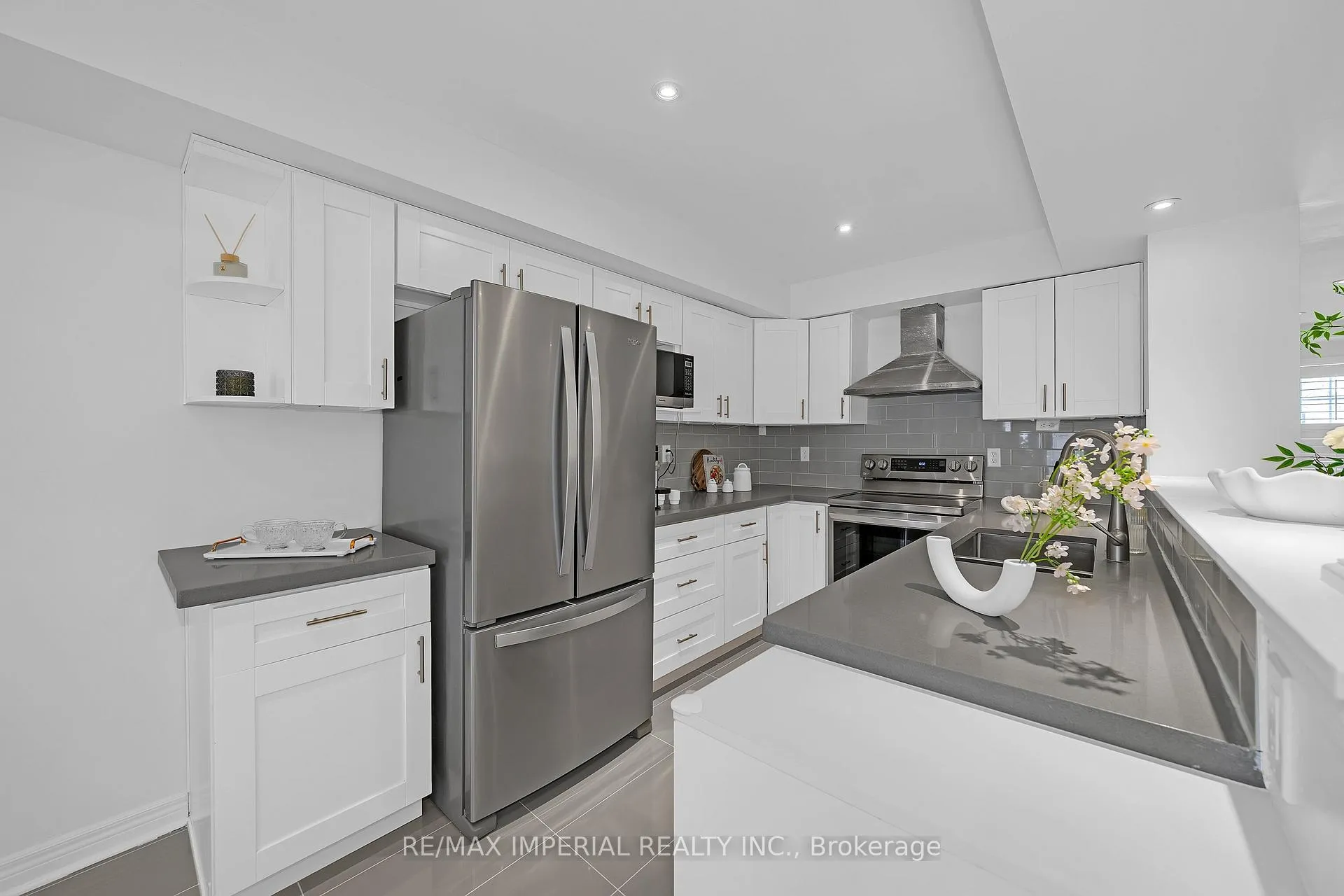 Photo 9 of 393 Bur Oak Avenue, Markham, Berczy — HOMEH