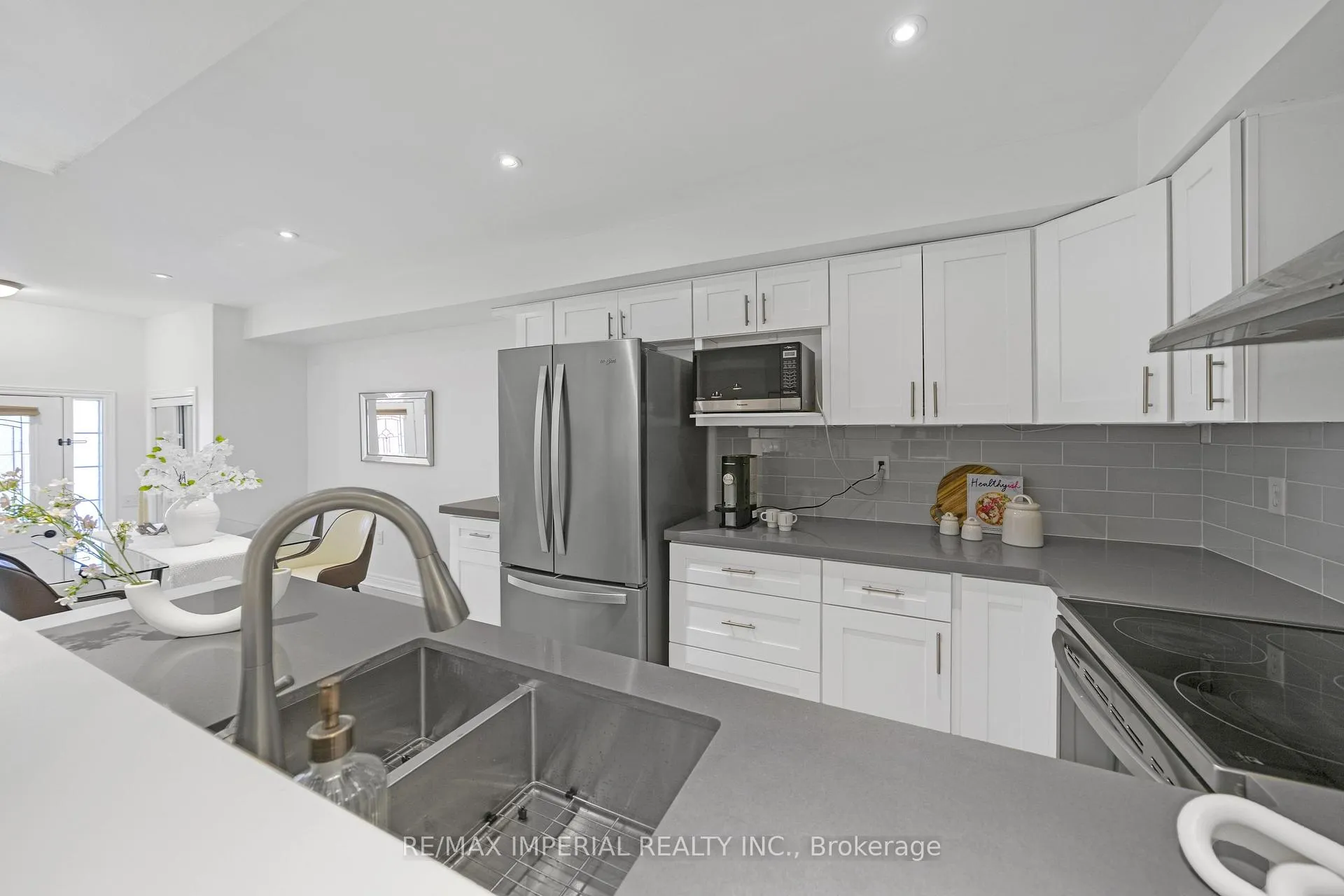 Photo 11 of 393 Bur Oak Avenue, Markham, Berczy — HOMEH