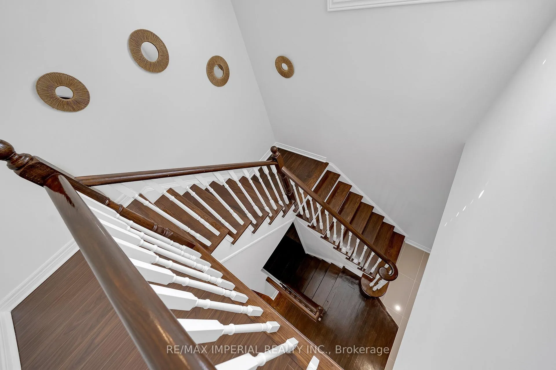 Photo 35 of 393 Bur Oak Avenue, Markham, Berczy — HOMEH