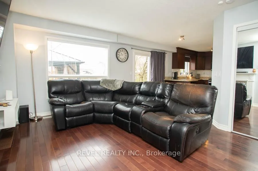 Photo 9 of 47 Stowe Terrace, Brantford, Shellard Lane — HOMEH