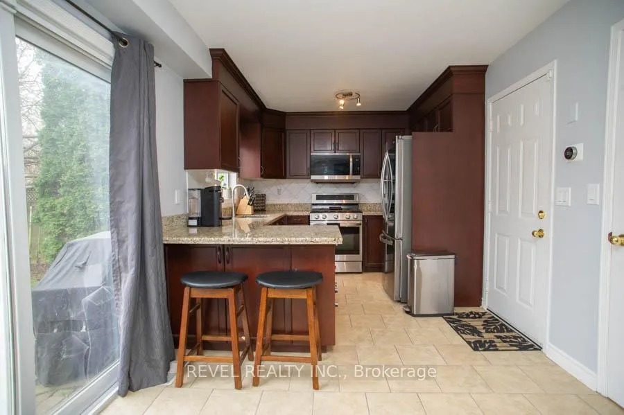 Photo 11 of 47 Stowe Terrace, Brantford, Shellard Lane — HOMEH