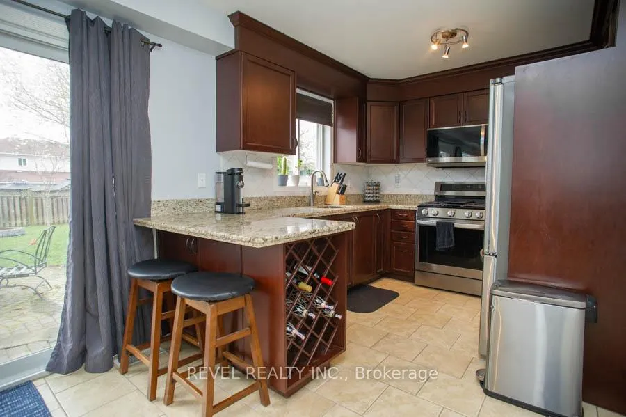Photo 12 of 47 Stowe Terrace, Brantford, Shellard Lane — HOMEH