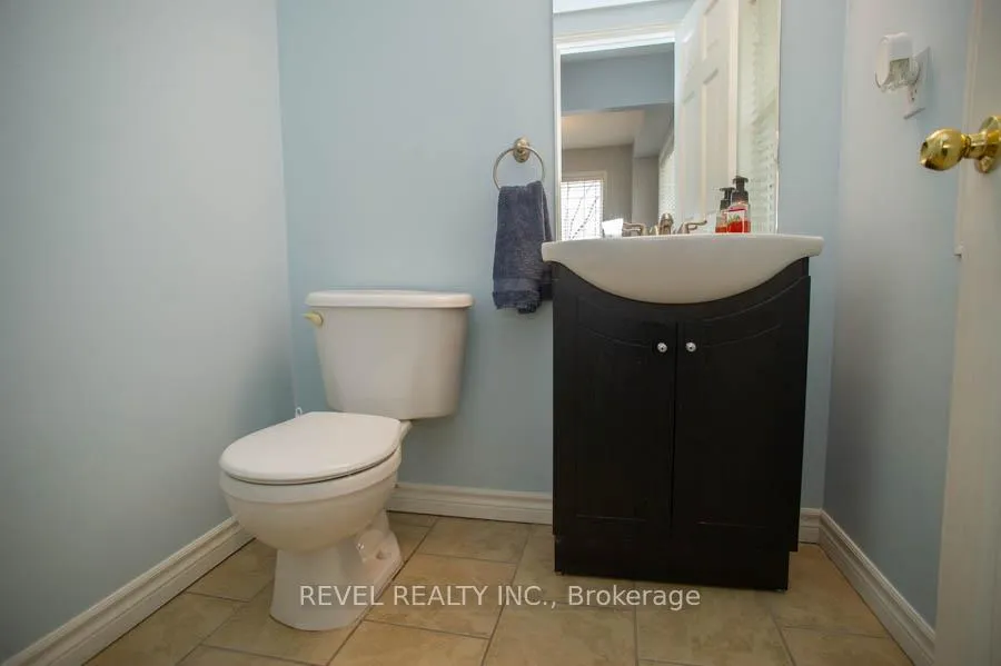 Photo 14 of 47 Stowe Terrace, Brantford, Shellard Lane — HOMEH