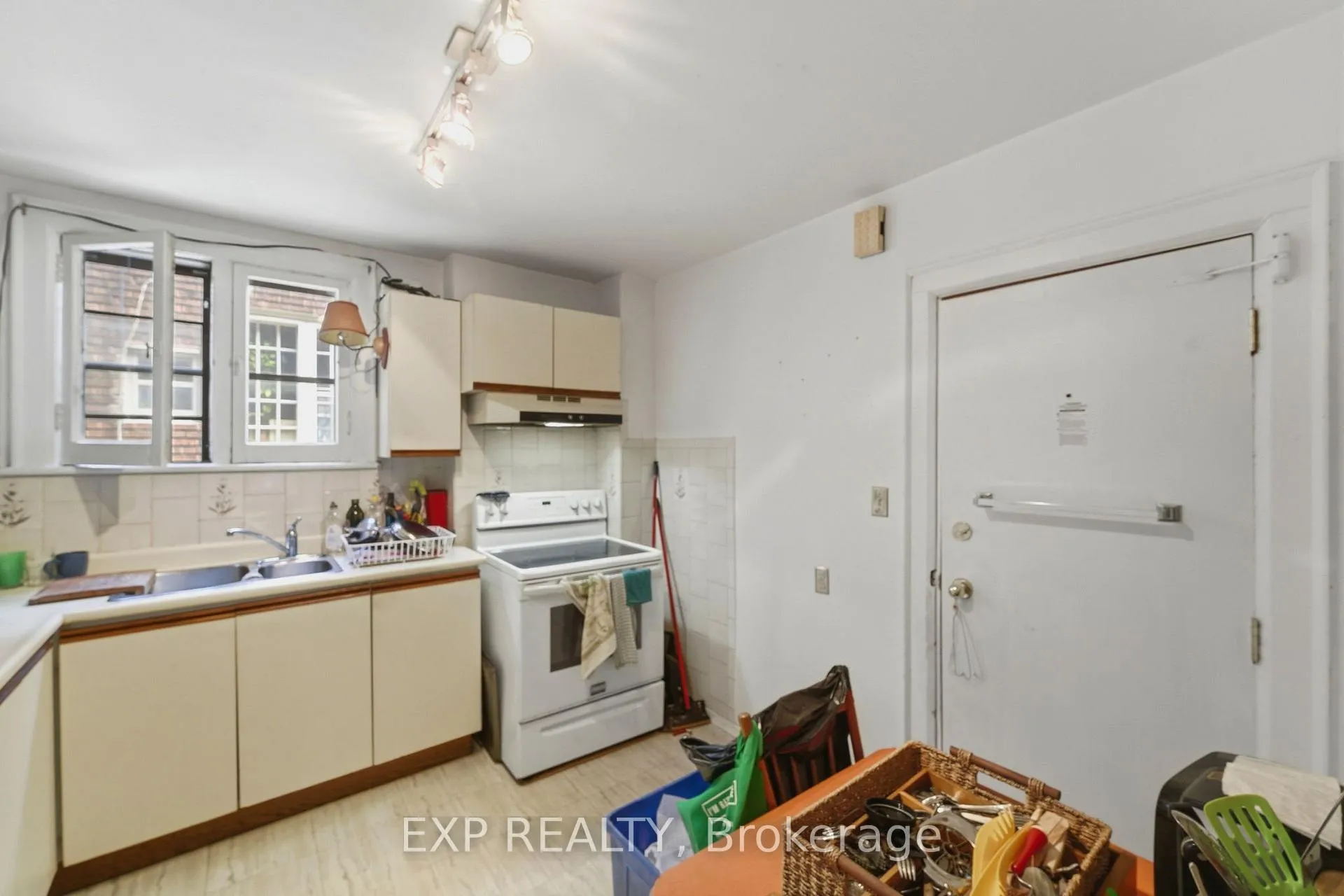Photo 13 of 509 Aberdeen Avenue, Hamilton, Kirkendall — HOMEH