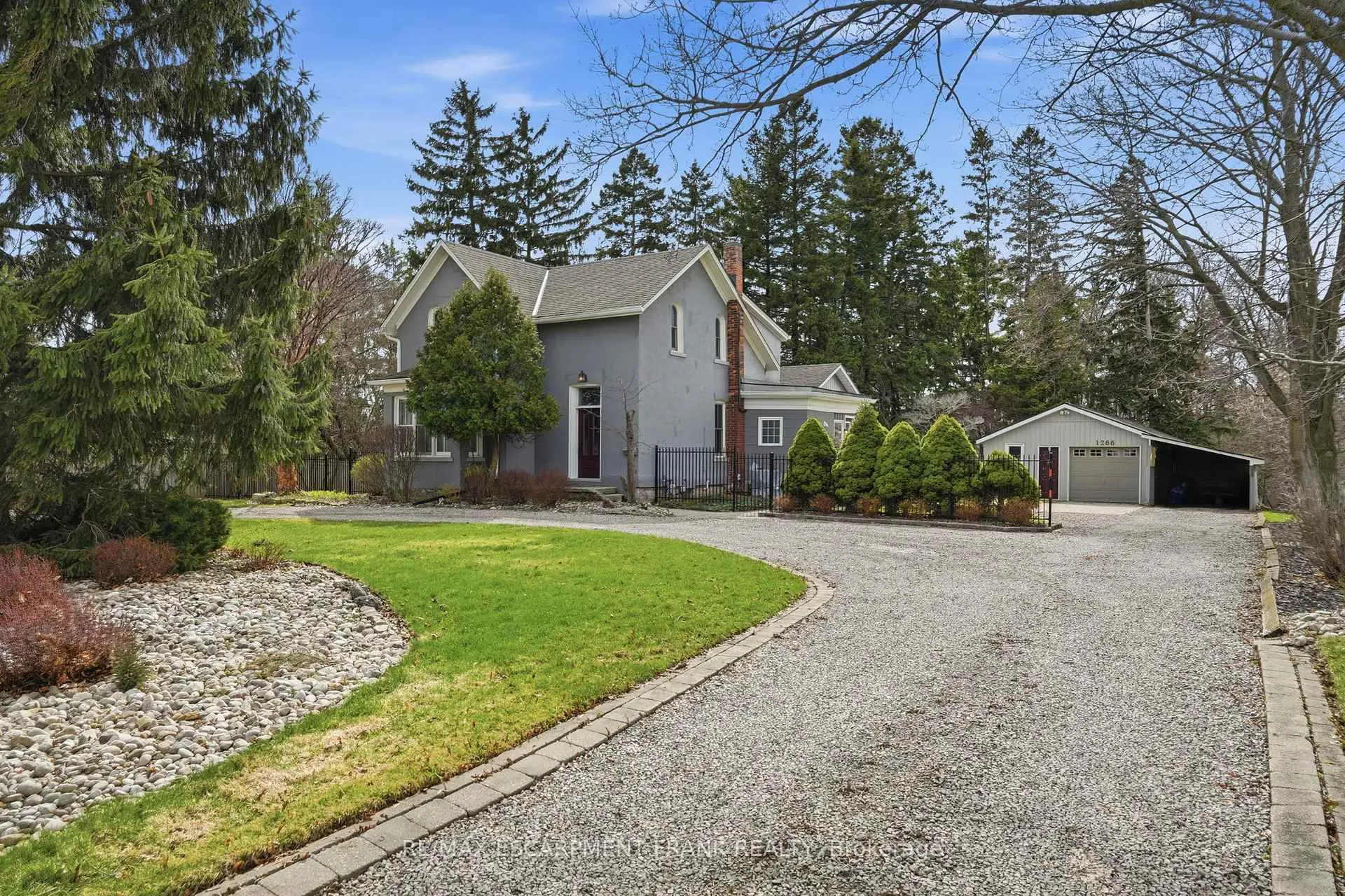 Photo 1 of 1266 Scenic Drive, Hamilton, Iroquoia Heights — HOMEH