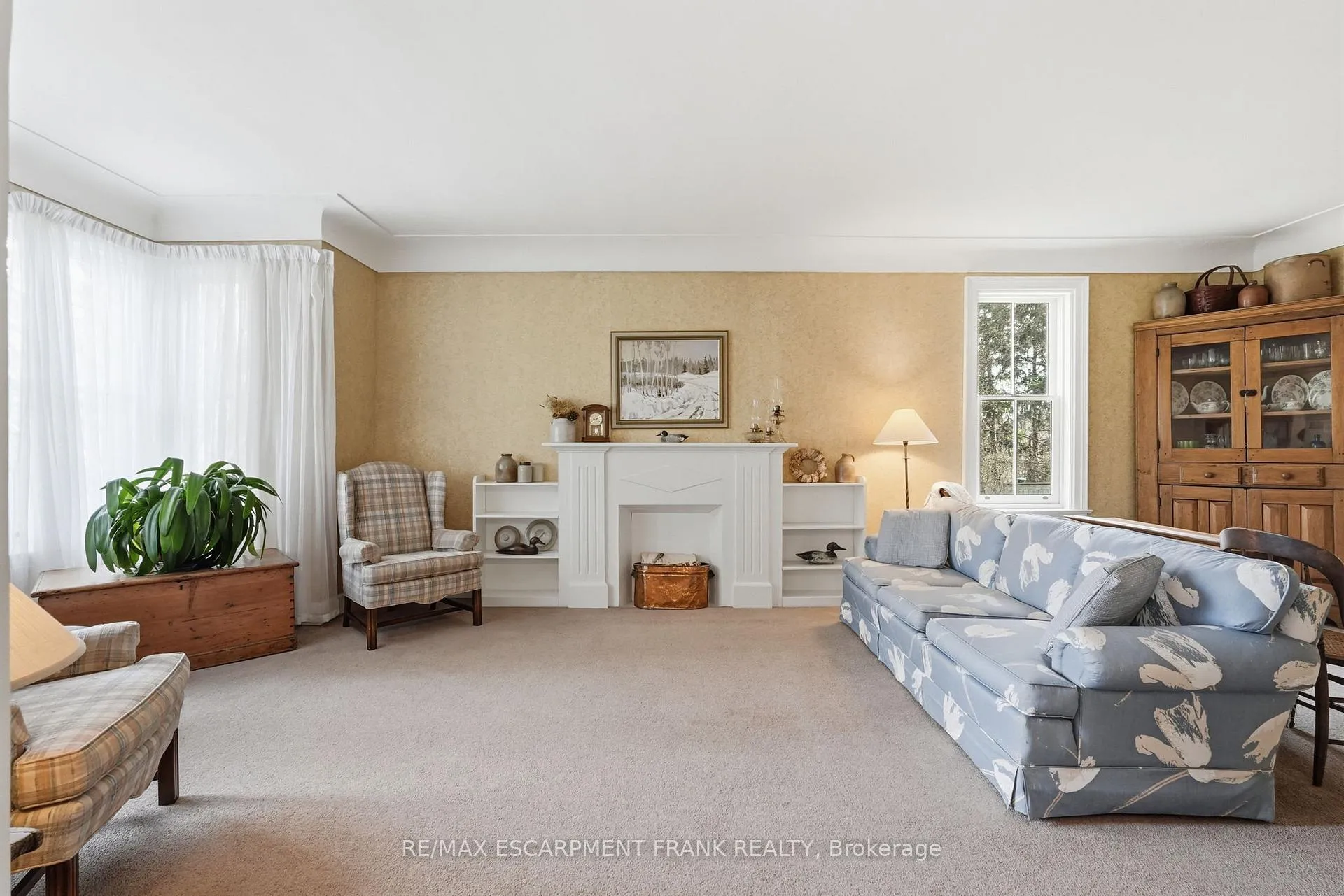 Photo 4 of 1266 Scenic Drive, Hamilton, Iroquoia Heights — HOMEH