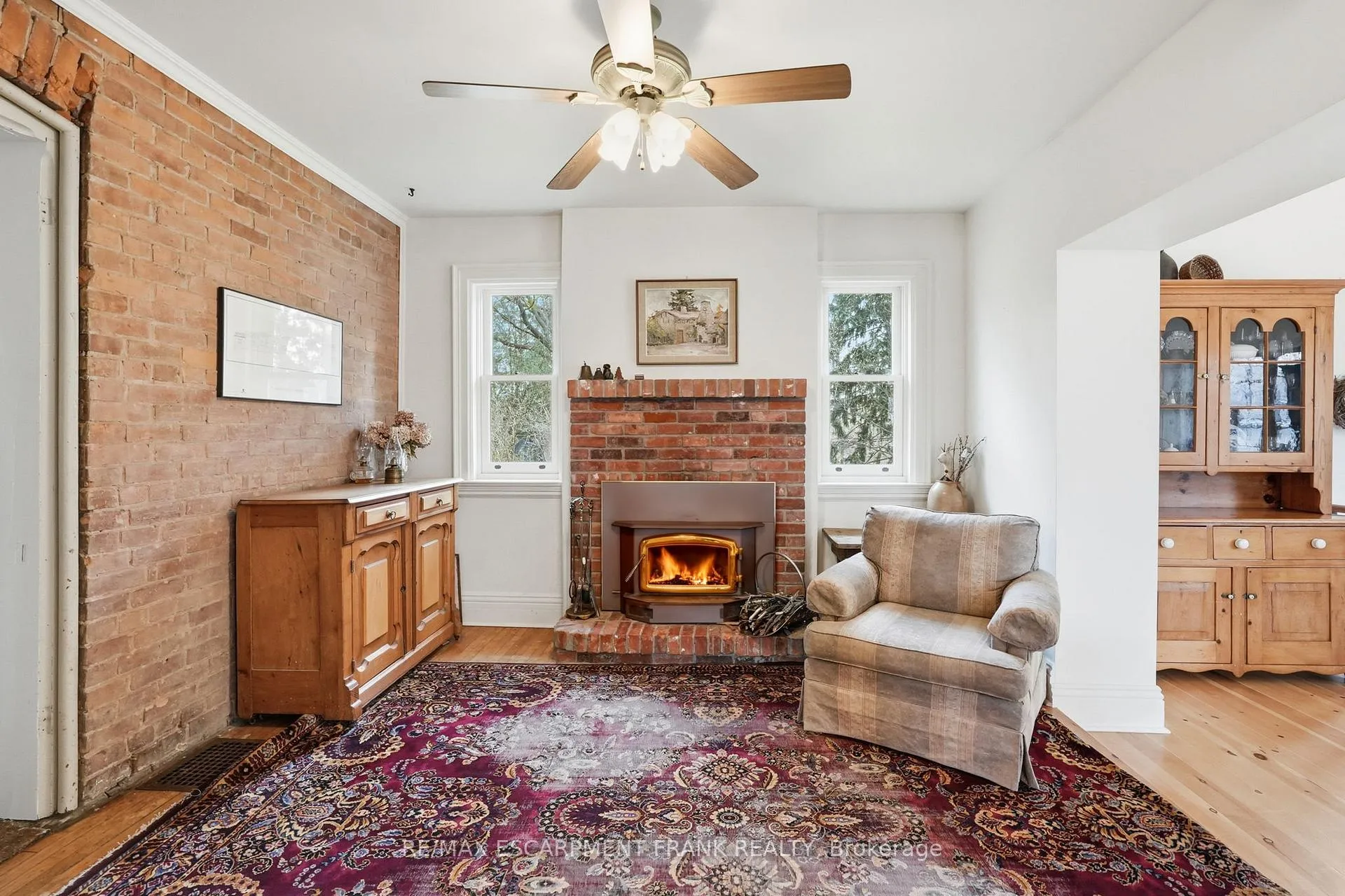 Photo 9 of 1266 Scenic Drive, Hamilton, Iroquoia Heights — HOMEH