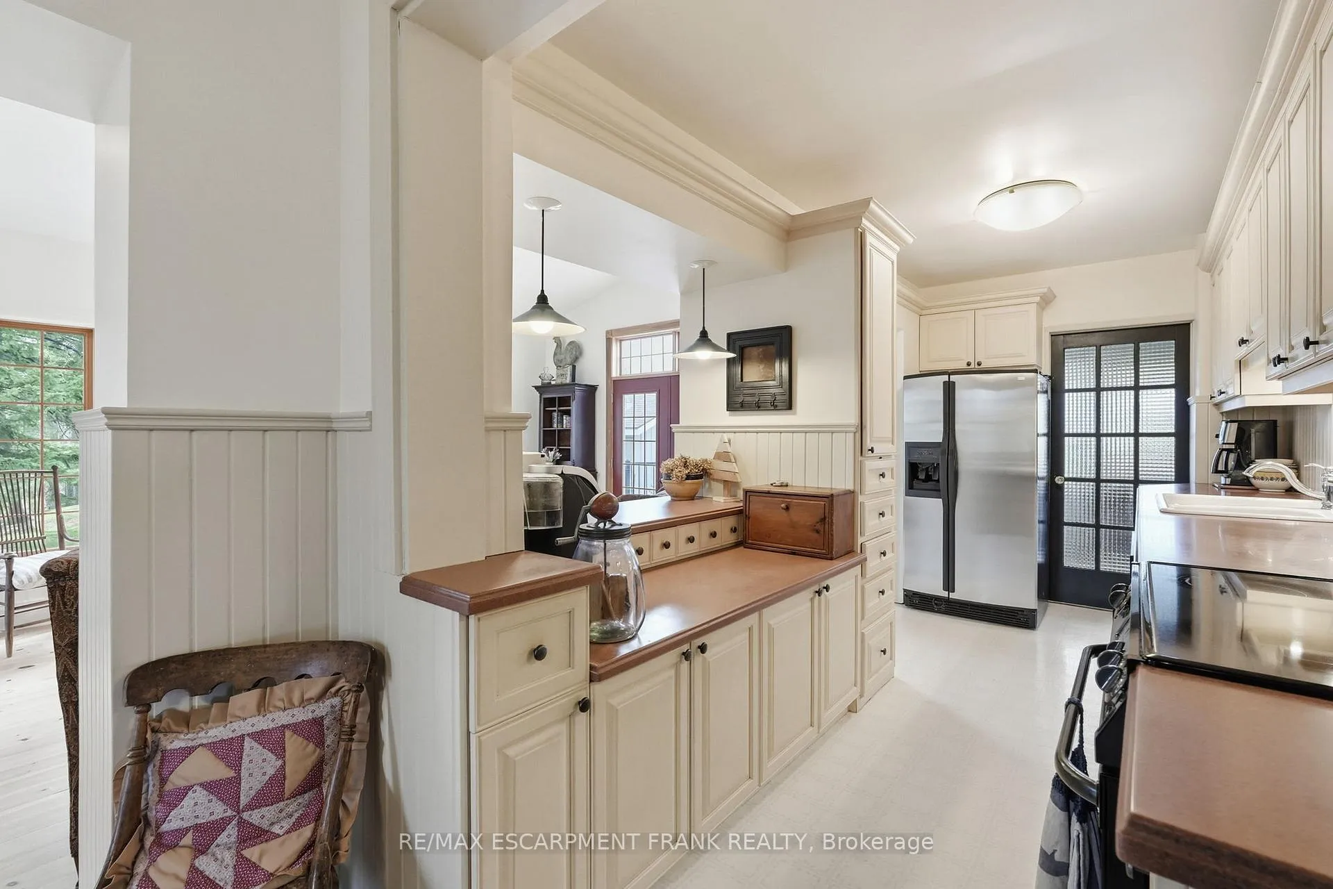 Photo 13 of 1266 Scenic Drive, Hamilton, Iroquoia Heights — HOMEH