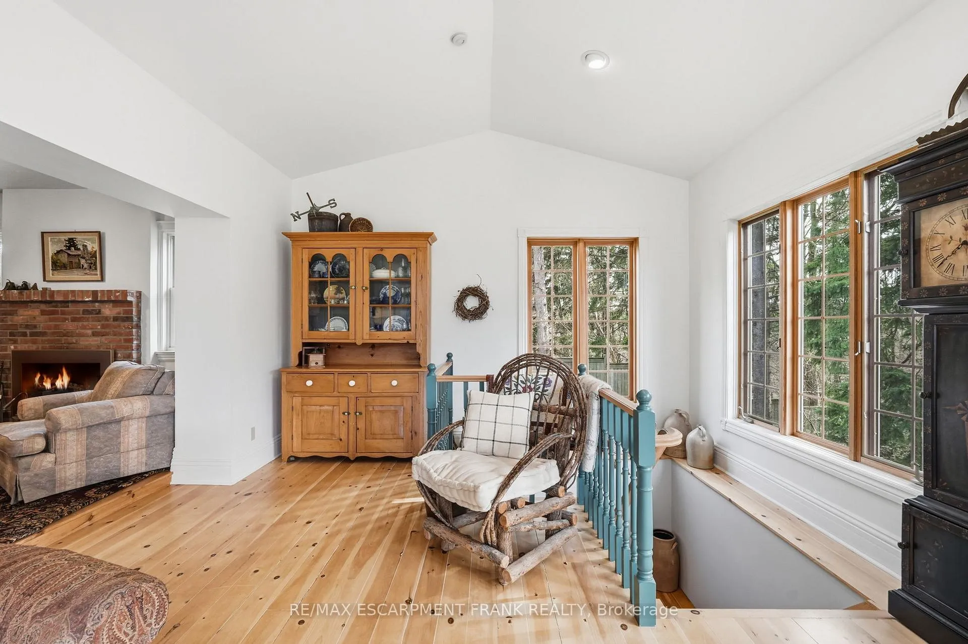 Photo 16 of 1266 Scenic Drive, Hamilton, Iroquoia Heights — HOMEH