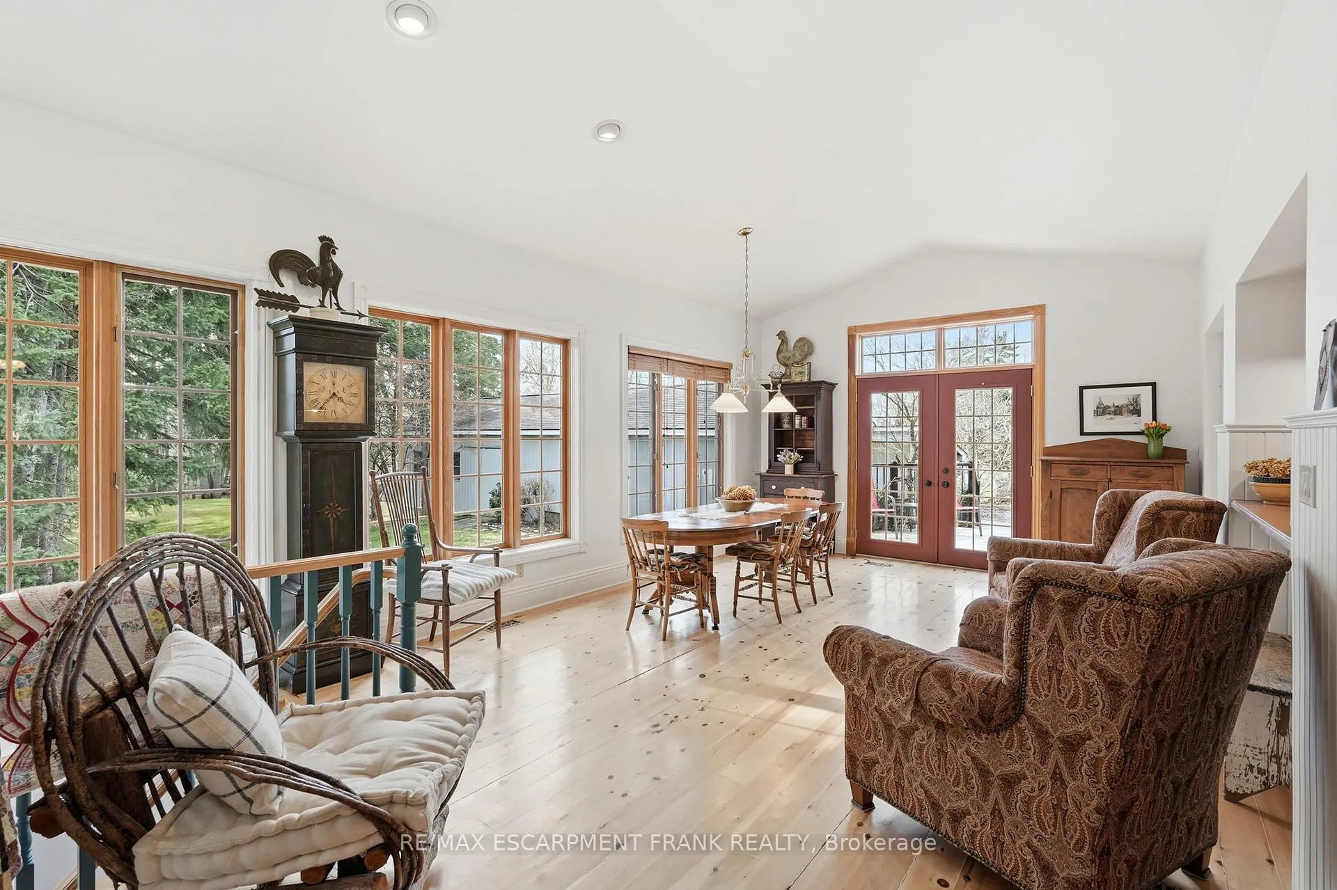 Photo 20 of 1266 Scenic Drive, Hamilton, Iroquoia Heights — HOMEH