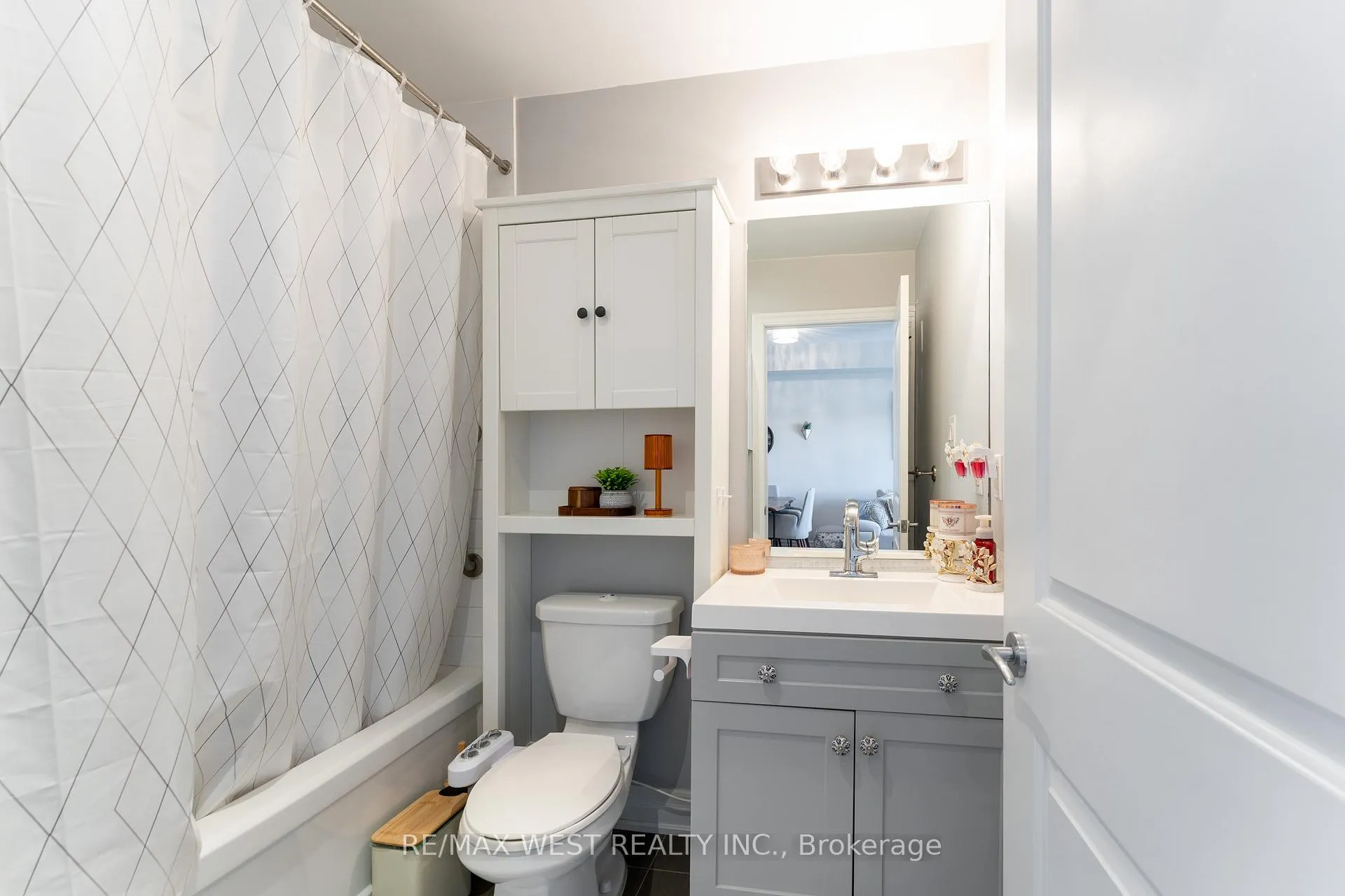 Photo 12 of Unit 230, 111 Civic Square Gate, Aurora, Bayview Wellington — HOMEH