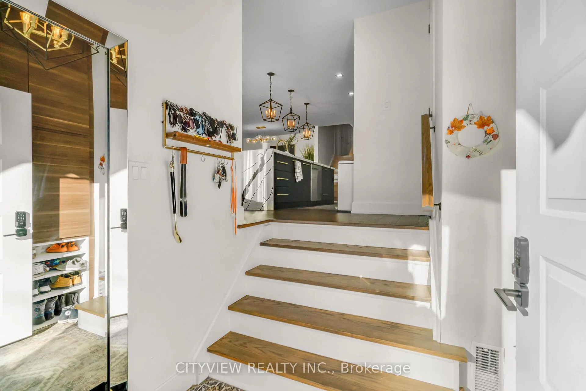 Photo 10 of 64 Foxacre Row, Brampton, Madoc — HOMEH