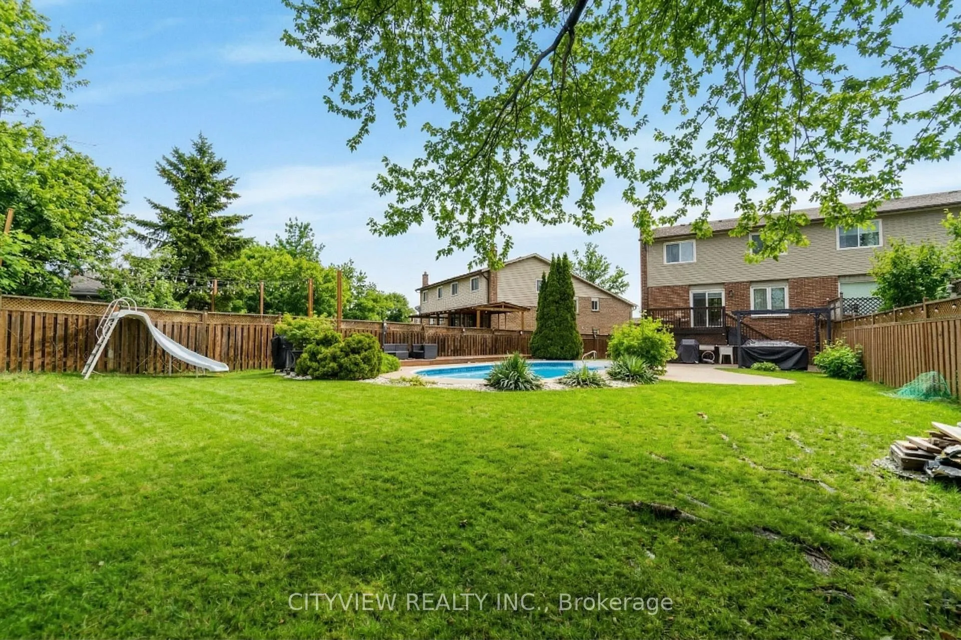 Photo 42 of 64 Foxacre Row, Brampton, Madoc — HOMEH