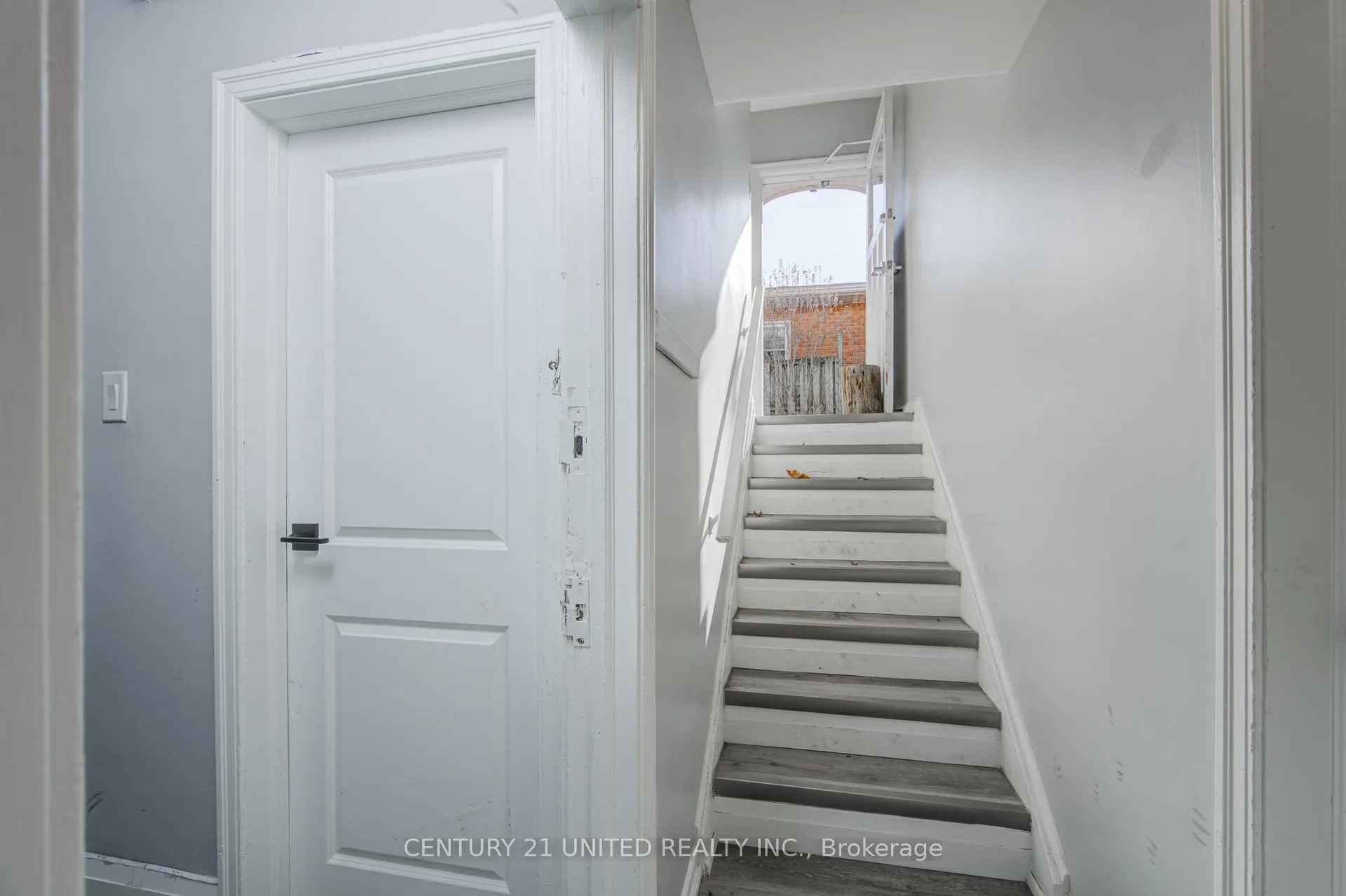 Photo 2 of Unit Unit 2, 99 Haig Street, St. Catharines, E. Chester — HOMEH