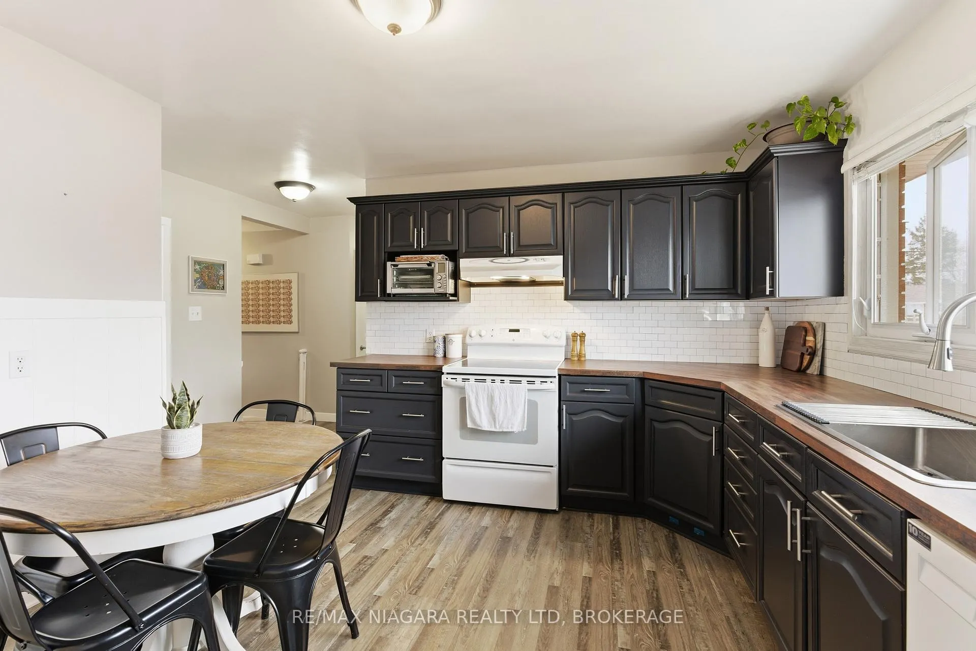 Photo 12 of 1350 Haist Street, Pelham, Fonthill — HOMEH