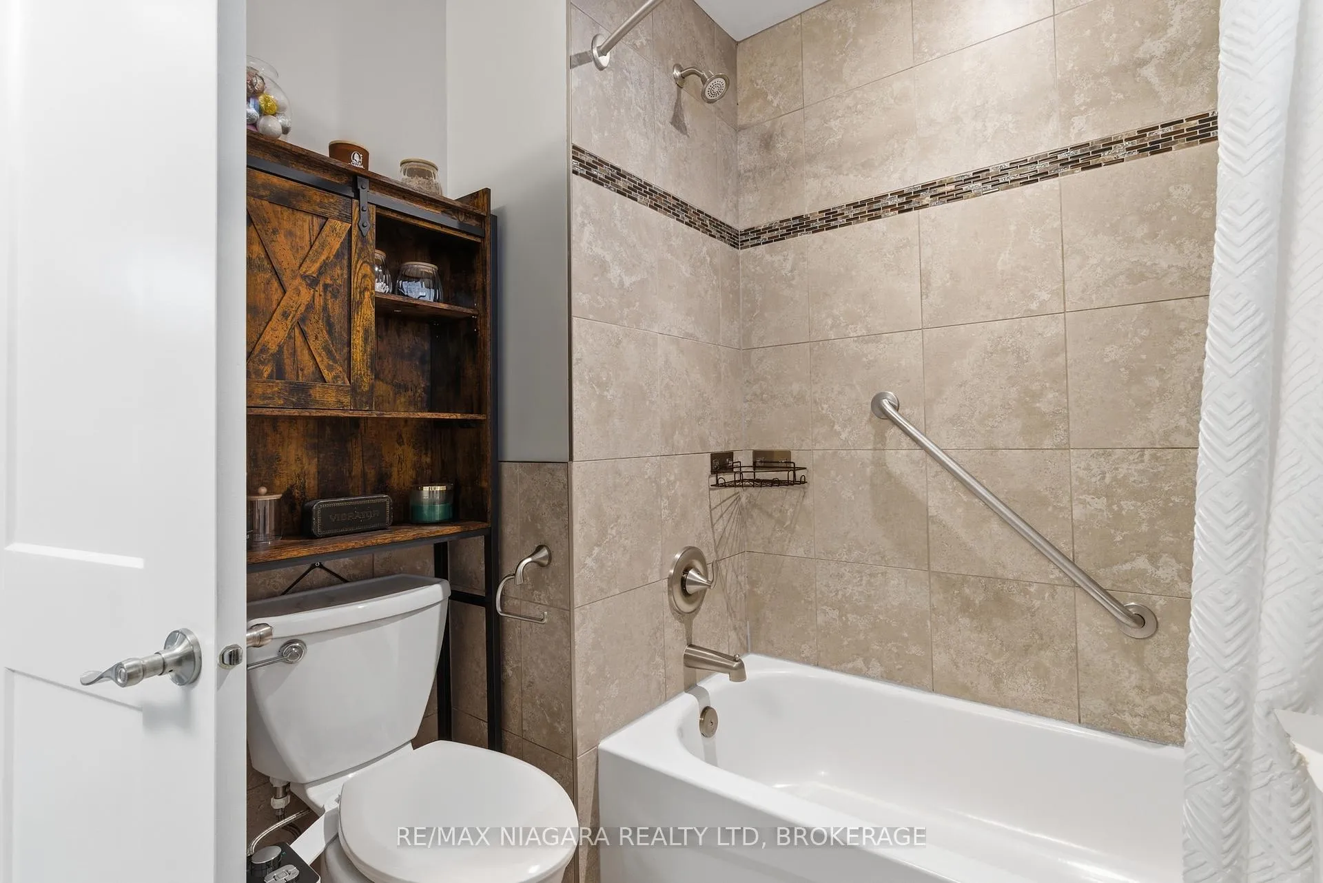 Photo 18 of 1350 Haist Street, Pelham, Fonthill — HOMEH