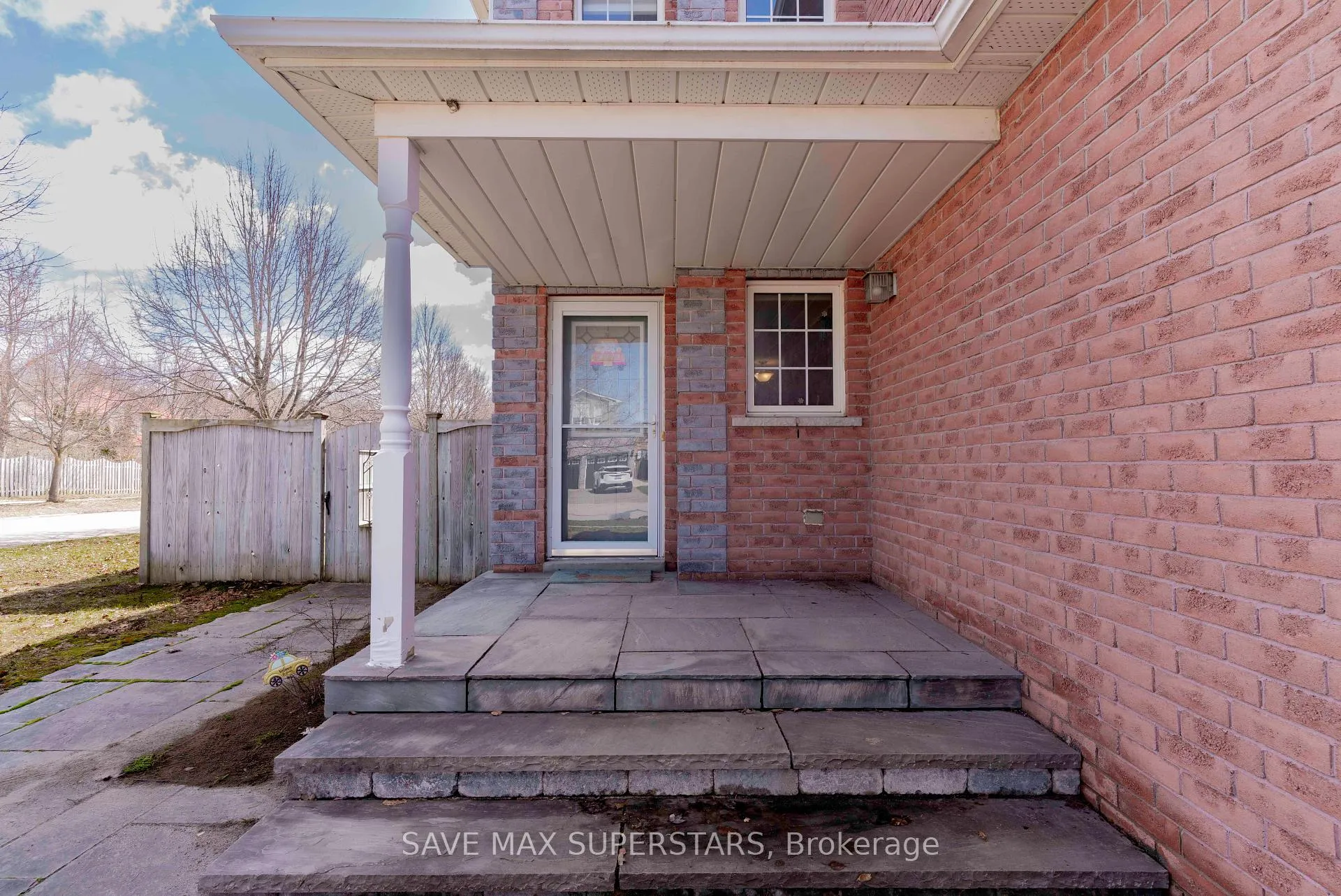 Photo 5 of 63 Gore Drive, Barrie, Ardagh — HOMEH
