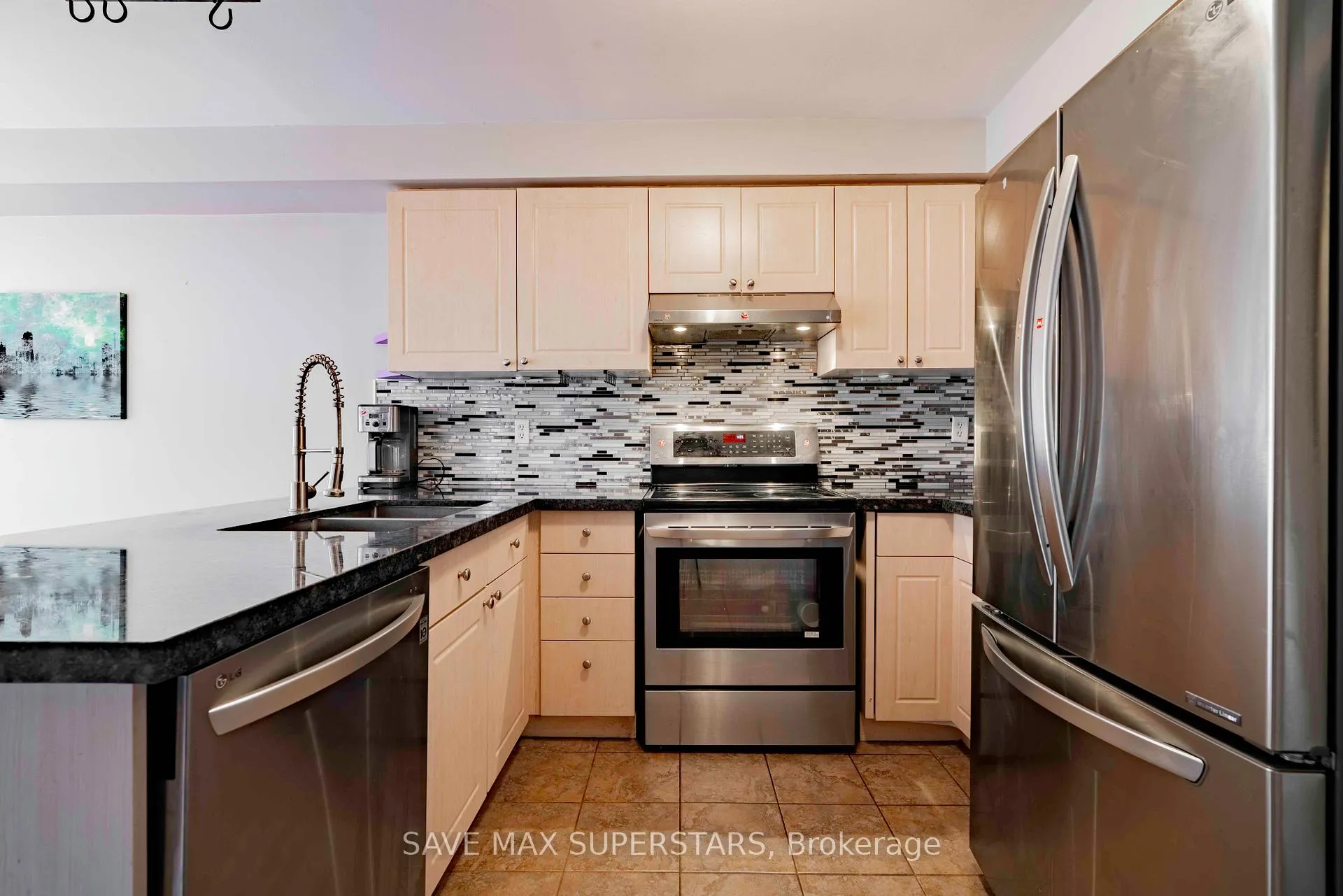 Photo 13 of 63 Gore Drive, Barrie, Ardagh — HOMEH