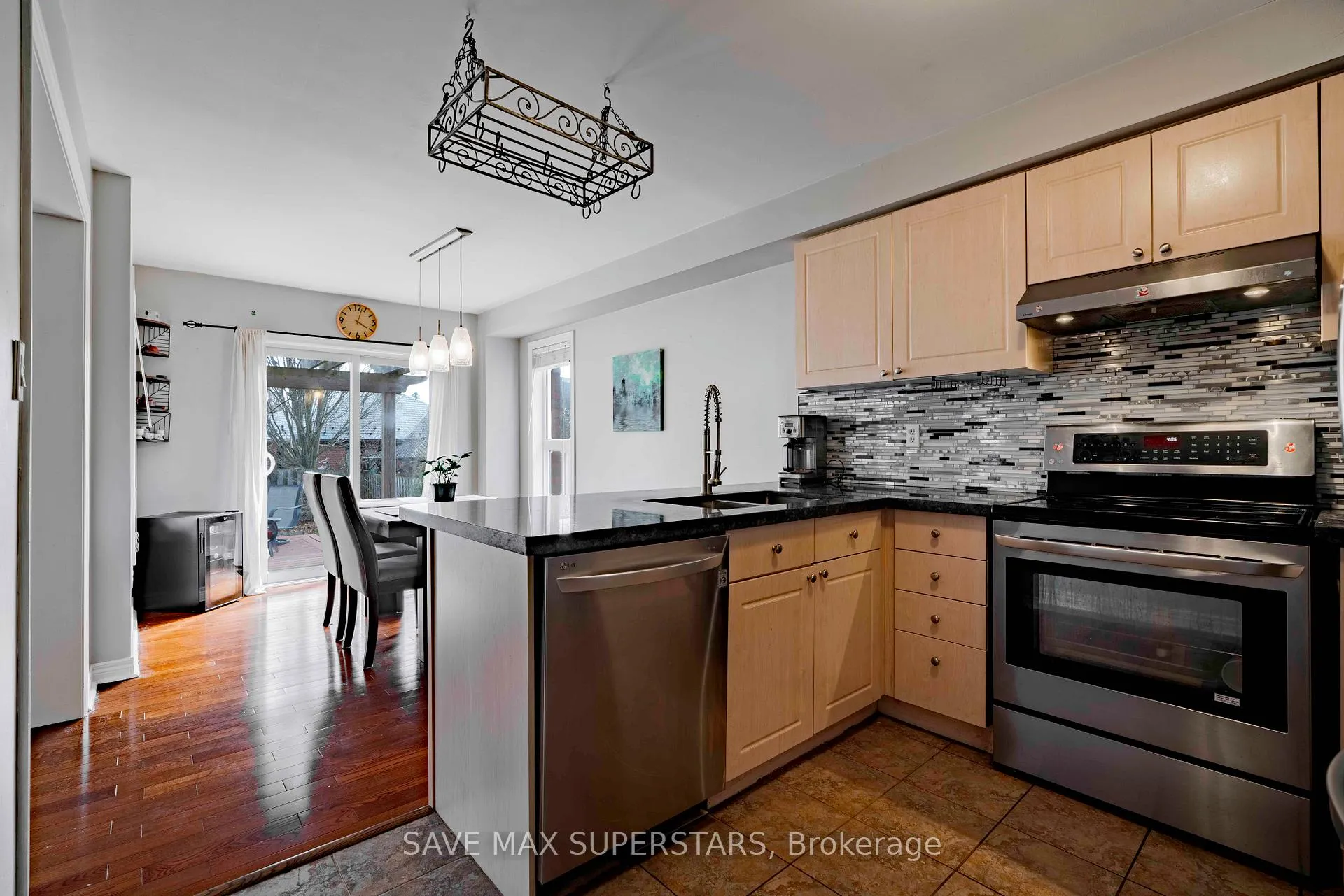 Photo 14 of 63 Gore Drive, Barrie, Ardagh — HOMEH