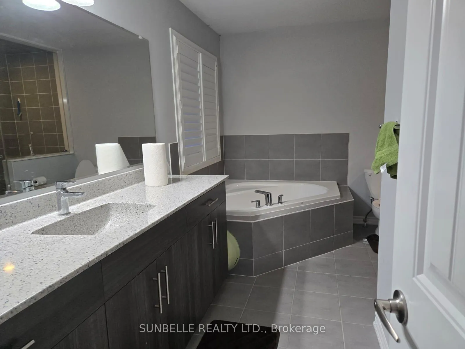 Photo 523 of Unit upper levels, 12 Polstar Road, Brampton, Northwest Brampton — HOMEH
