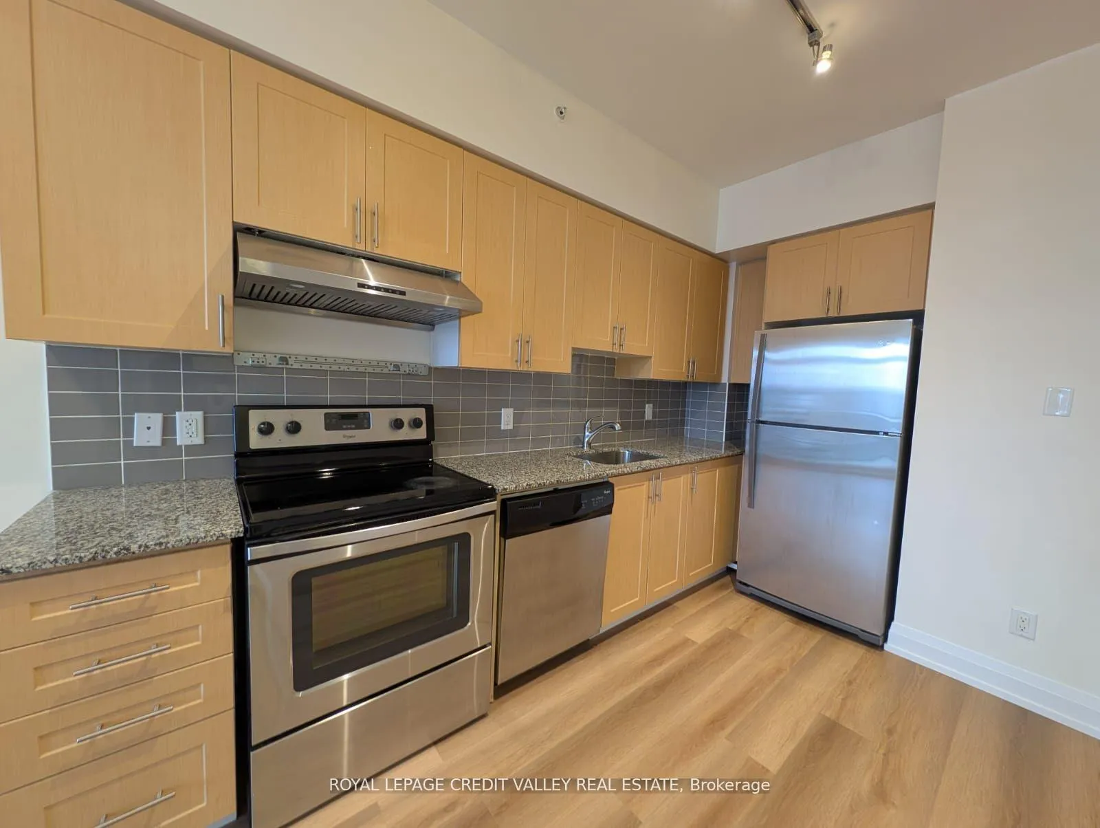 Photo 12 of Unit 409, 75 North Park Road, Vaughan, Beverley Glen — HOMEH