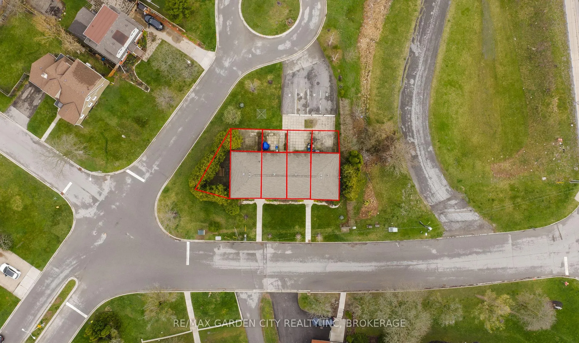 Photo 2 of 2-8 Riverview Boulevard, St. Catharines, Glendale/Glenridge — HOMEH