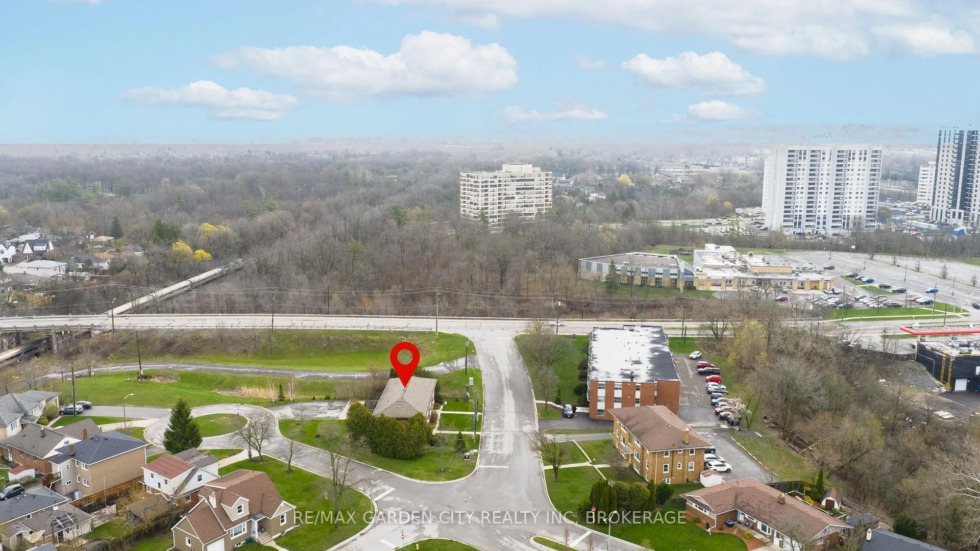 Photo 8 of 2-8 Riverview Boulevard, St. Catharines, Glendale/Glenridge — HOMEH