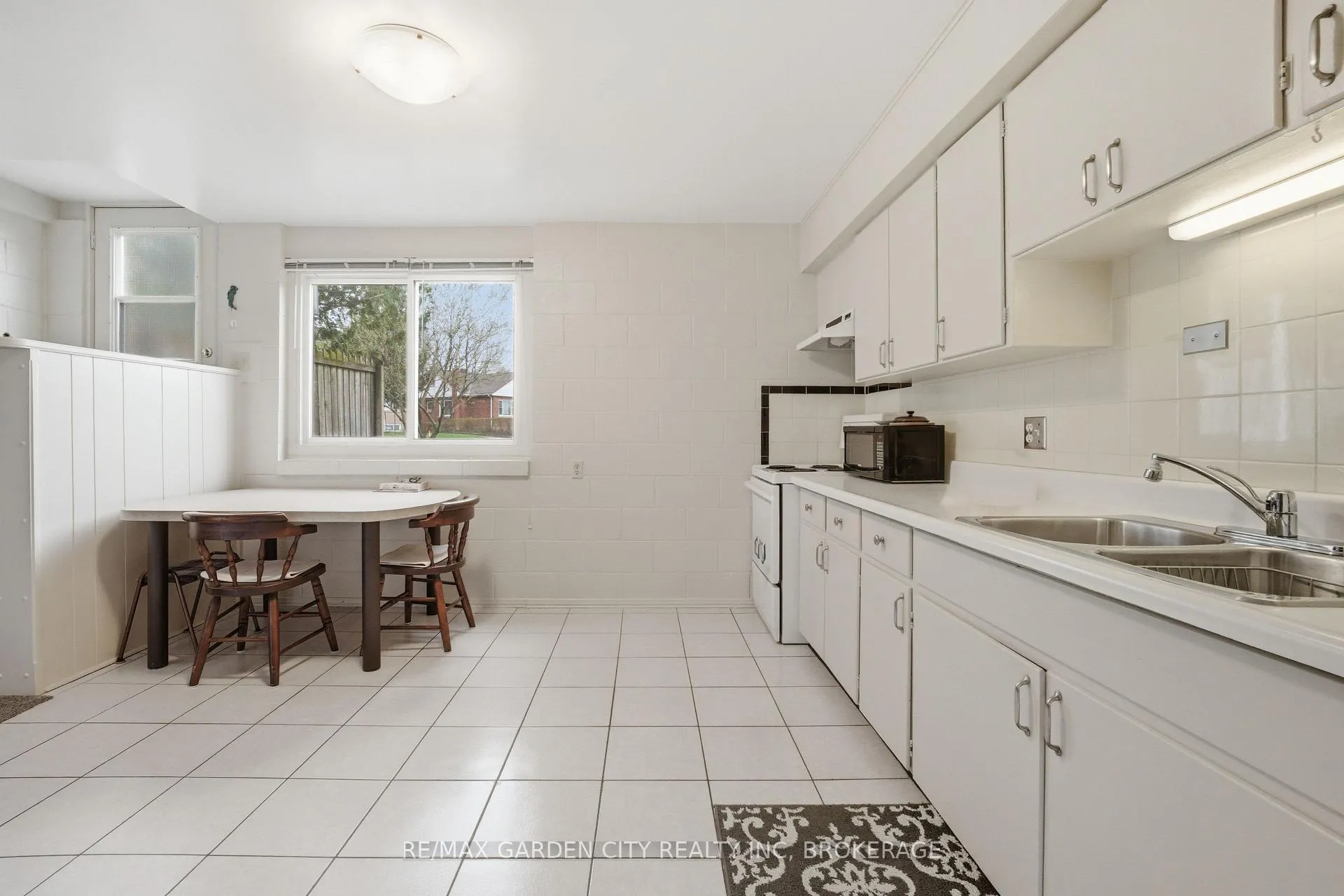 Photo 10 of 2-8 Riverview Boulevard, St. Catharines, Glendale/Glenridge — HOMEH