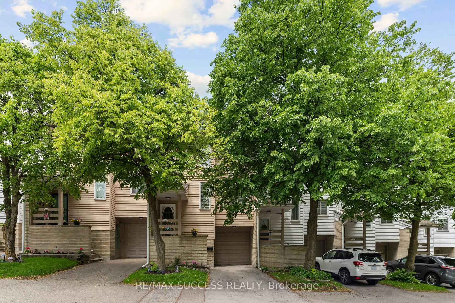 Photo 1 of 82 Lynden Circle, Halton Hills, Georgetown — HOMEH