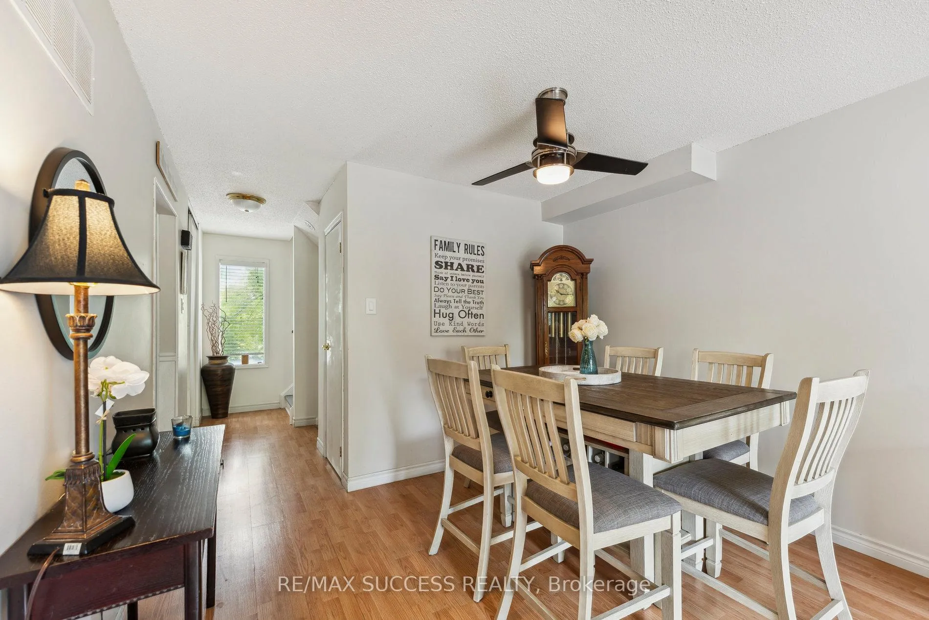 Photo 4 of 82 Lynden Circle, Halton Hills, Georgetown — HOMEH