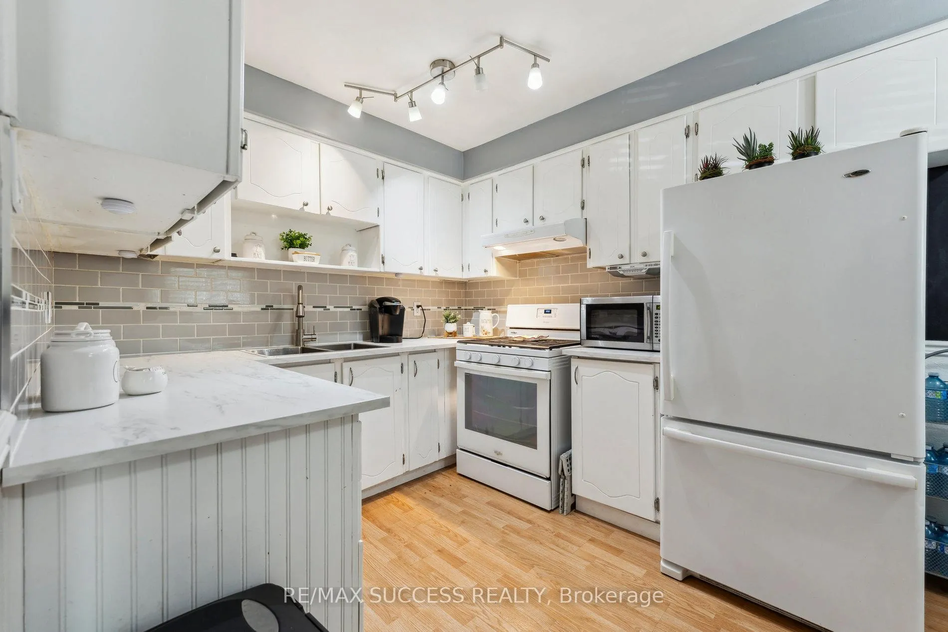 Photo 8 of 82 Lynden Circle, Halton Hills, Georgetown — HOMEH