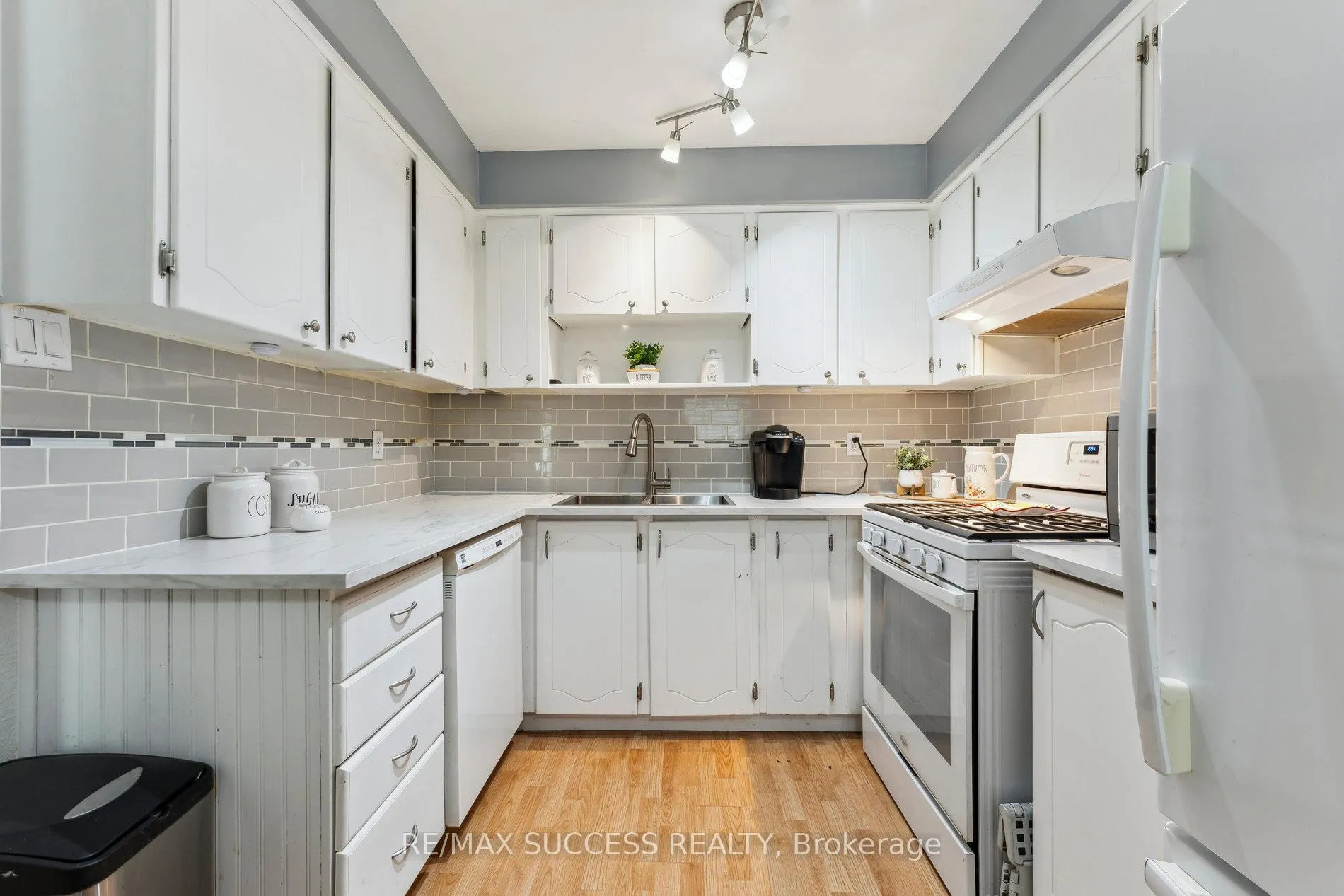 Photo 9 of 82 Lynden Circle, Halton Hills, Georgetown — HOMEH