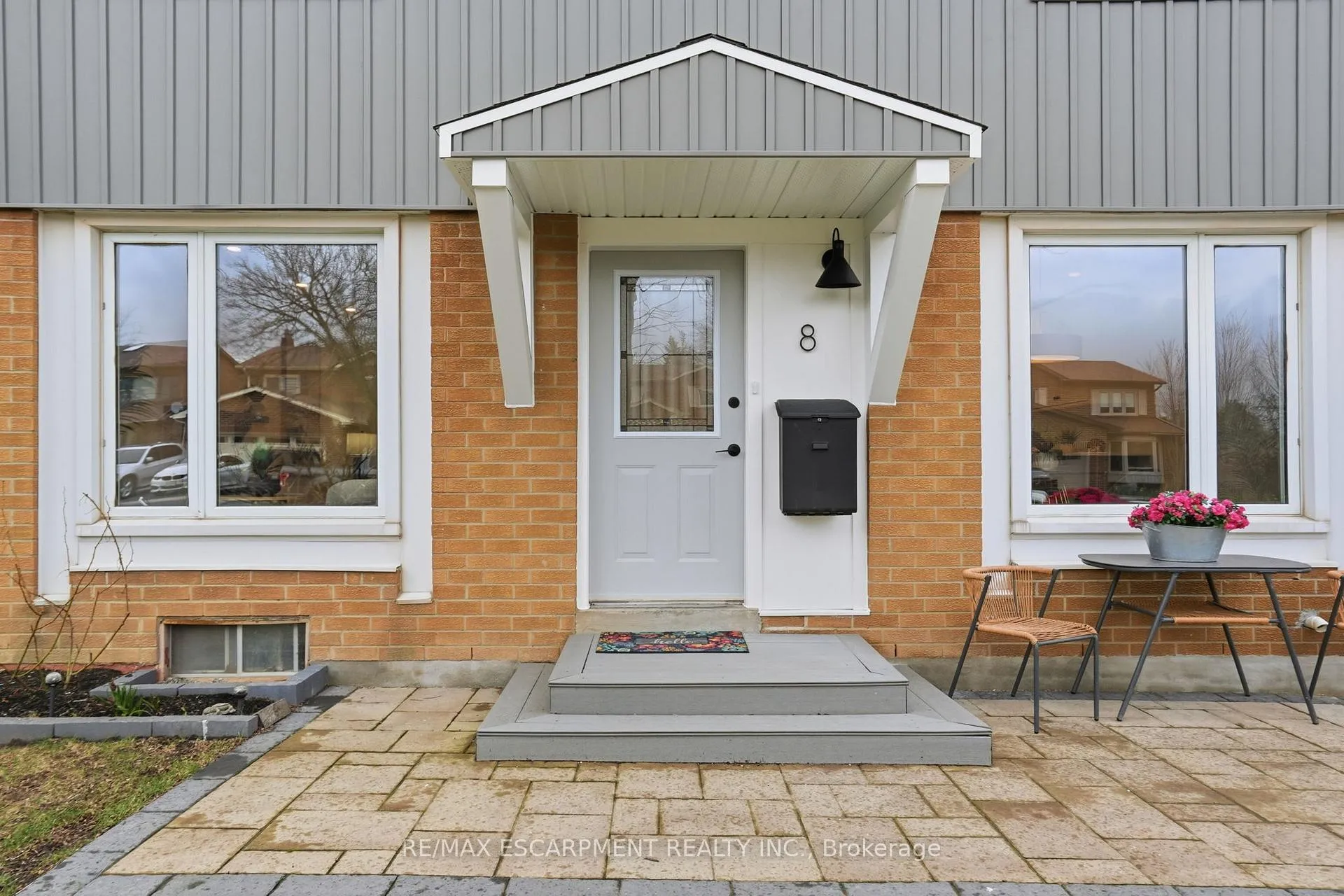 Photo 3 of 8 Chudleigh Street, Hamilton, Waterdown — HOMEH